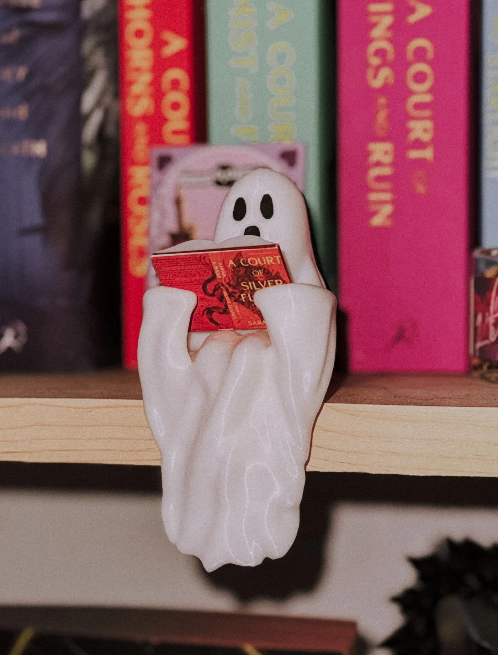 Cozy up your shelves with this adorable reading ghost figurine, perfect for year-round decor that brings a spooky bookish twist to your space. Whether you’re a horror lover, a ghost story fan, or just into quirky maximalist pieces, this little spirit