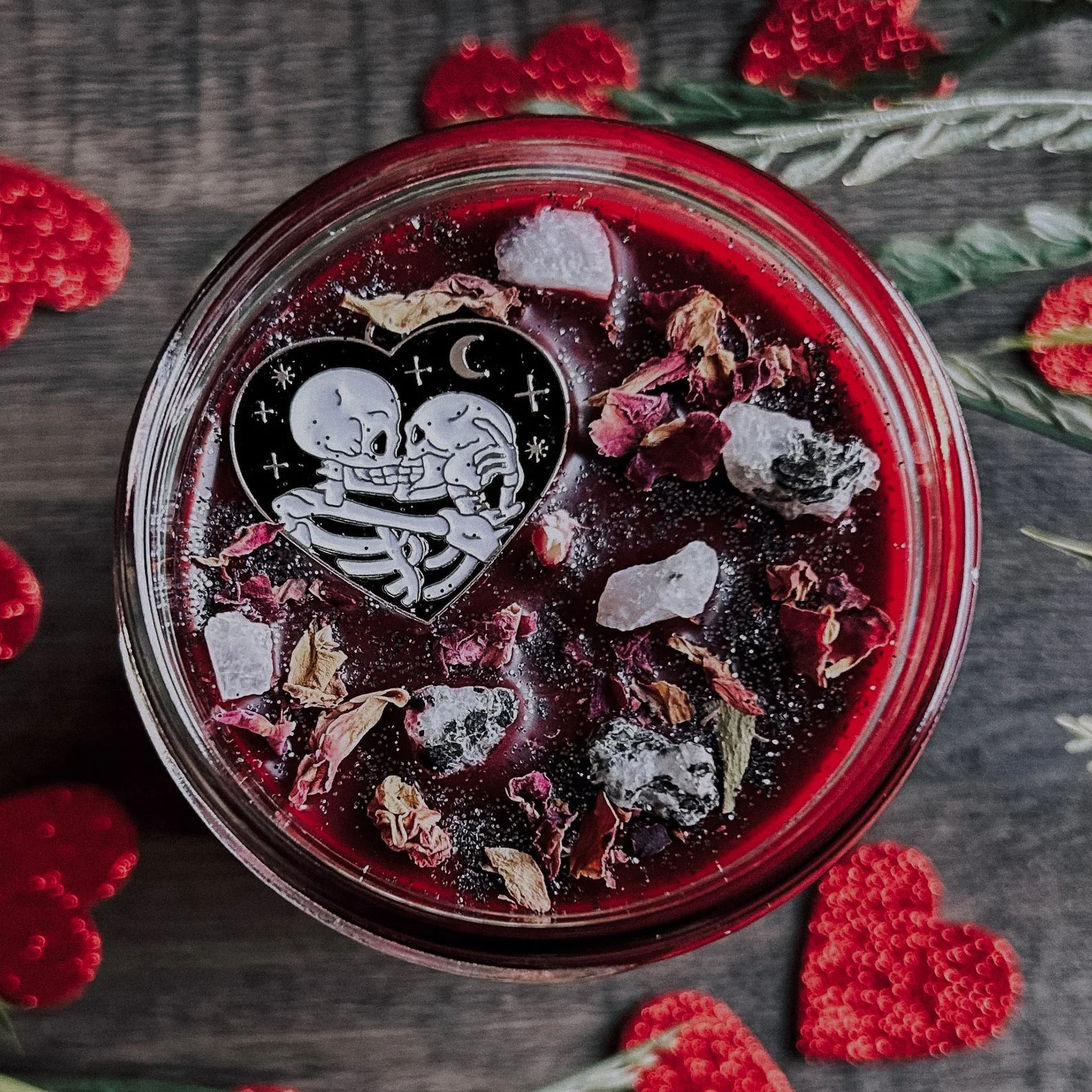 Hand-poured gothic candle featuring “Eternally Yours” in ornate lettering. Perfect for spooky romantic decor, Halloween aesthetics, or dark alt home vibes with a touch of tragic flair.