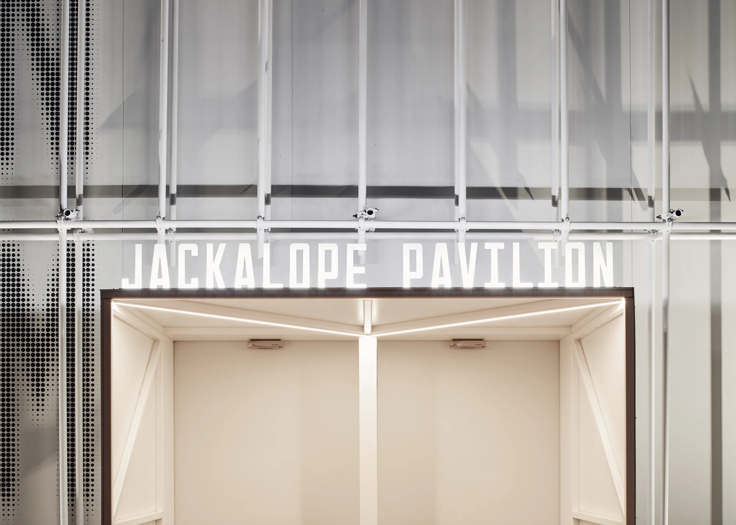 190829 Rain Room 1832.jpg