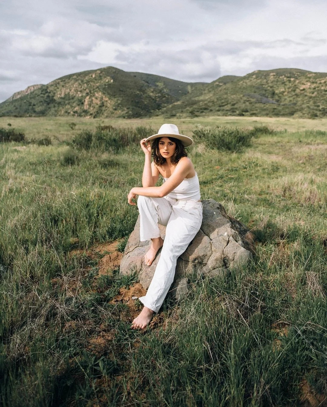 Sometimes stepping away from social media and being grounded in nature is what is needed. 🌿
⠀⠀⠀⠀⠀⠀⠀⠀⠀
Take a deep breath in. Roll your shoulders back away from your ears. Exhale, sink your toes into the earth. Follow @innerglowyogaflow to regulate y