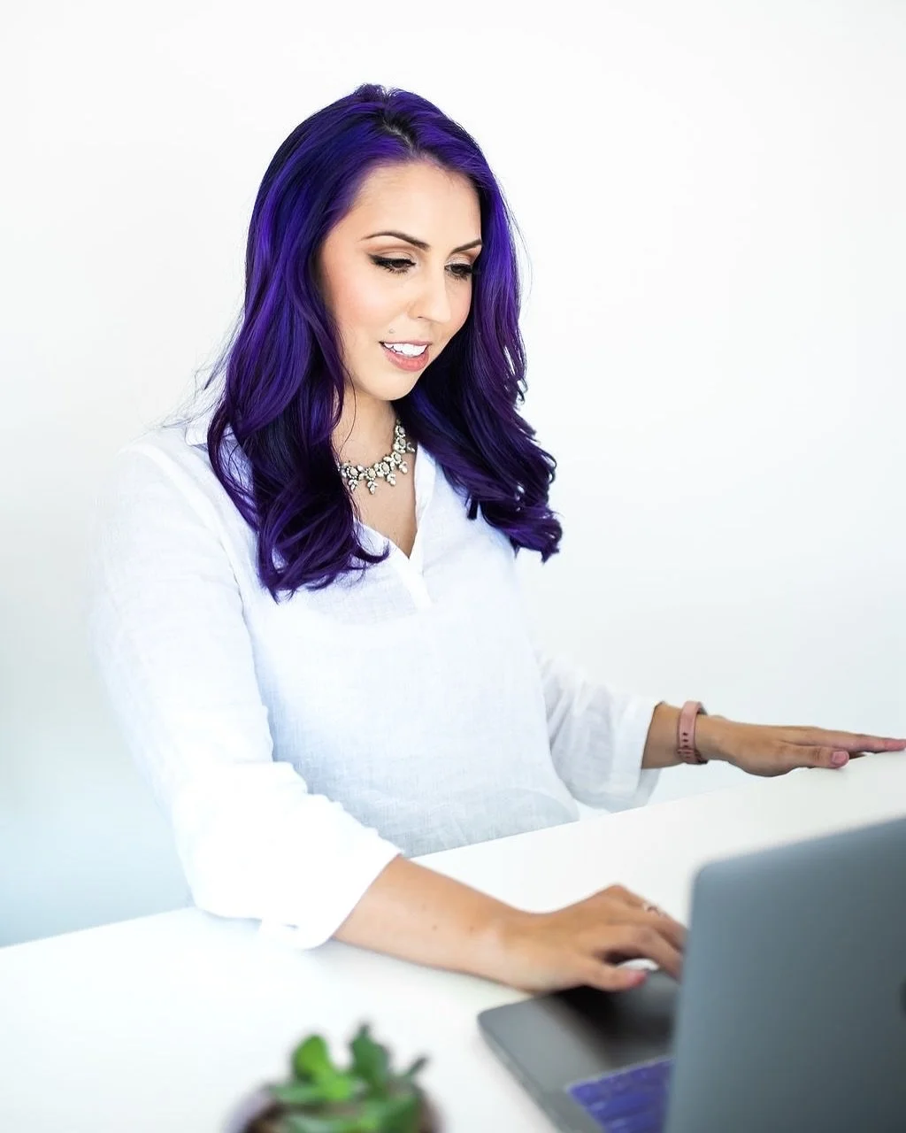 ✨ IT&rsquo;S HERE! ✨
⠀⠀⠀⠀⠀⠀⠀⠀⠀
The Work Smarter, Not Harder webinar is officially LIVE! 🎉 I&rsquo;ve poured my heart into creating this training for creatives such as hair and makeup artists like YOU who are ready to streamline their workflows, save