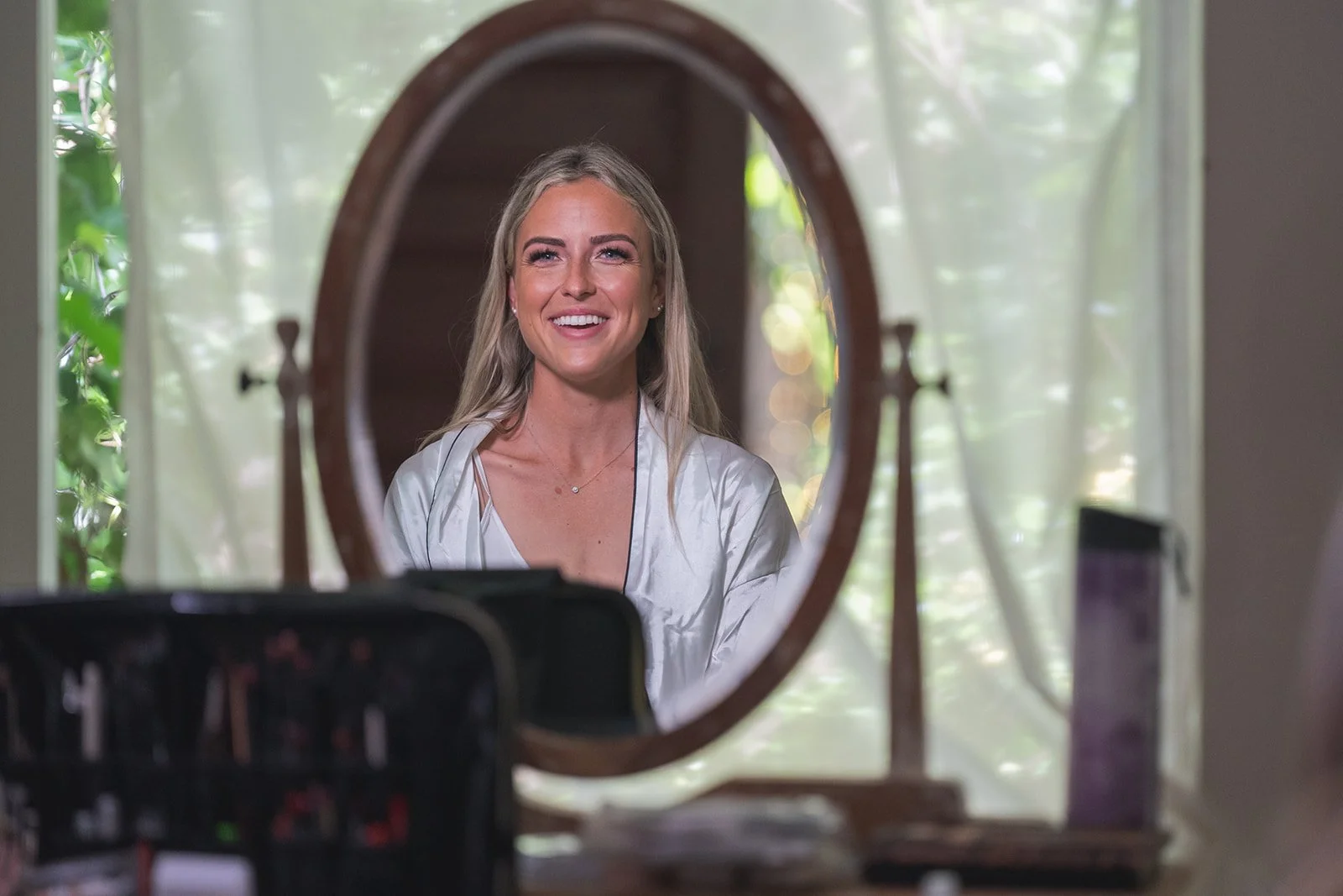 mirror reflection wedding makeup, natural makeup