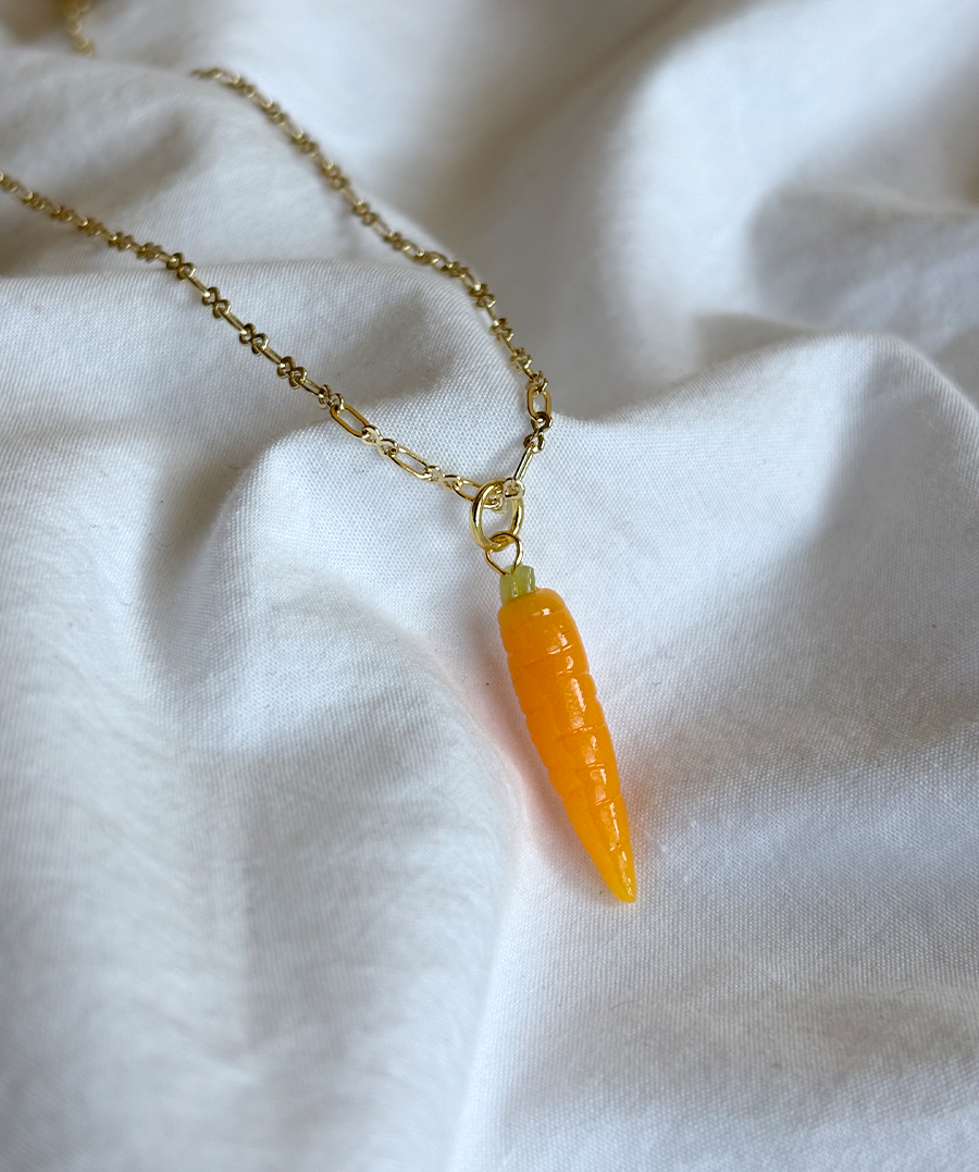 carrotnecklace.png