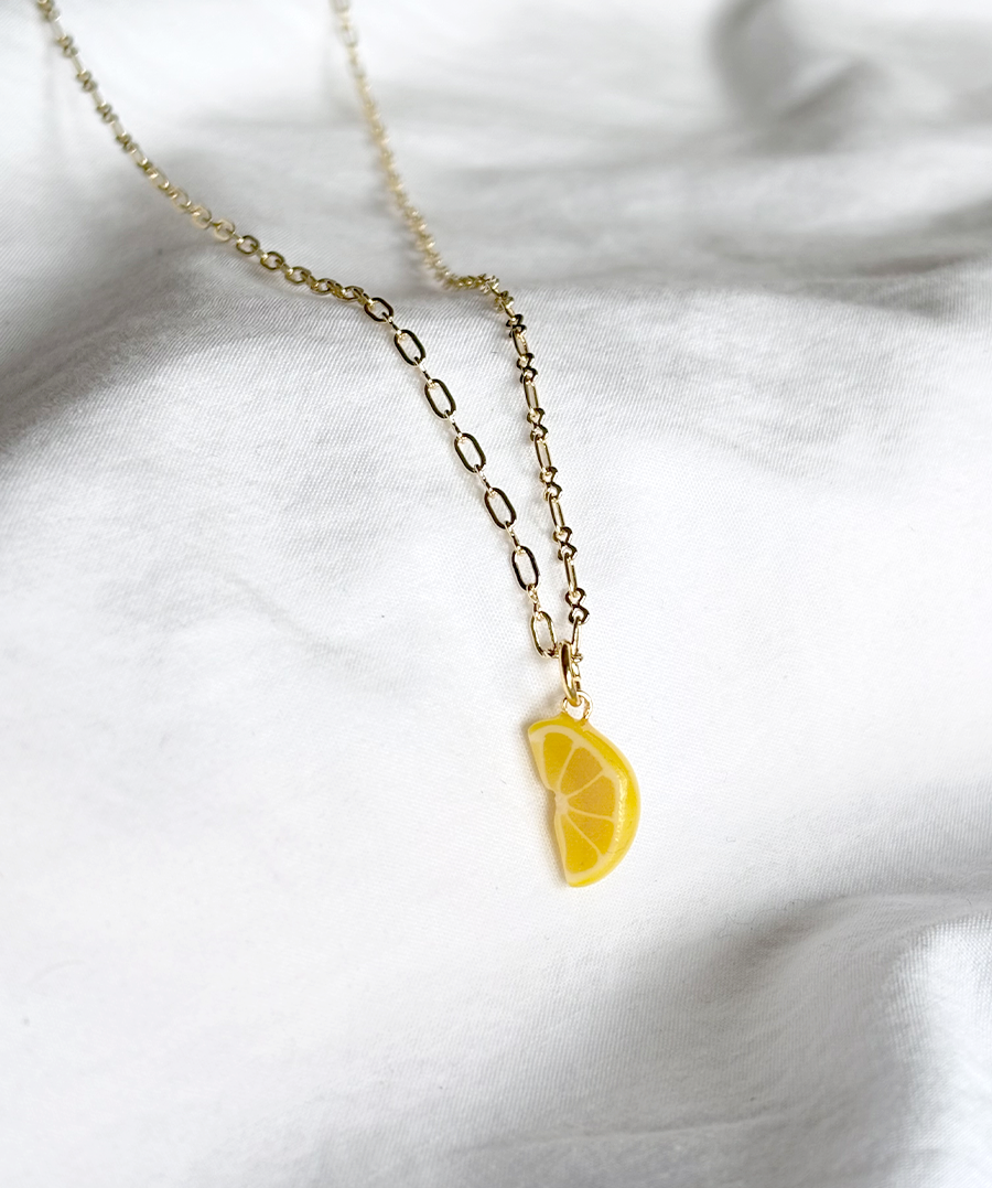 lemonslicenecklace.png