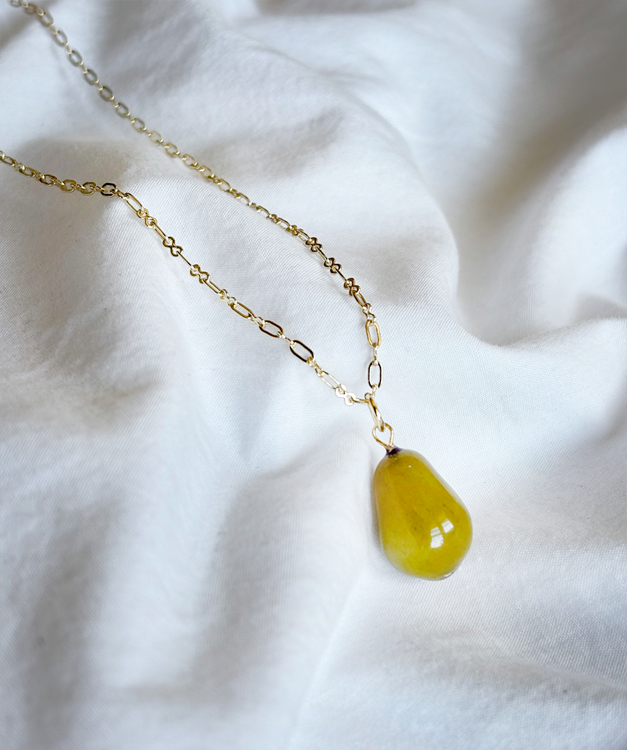 pearnecklace.png