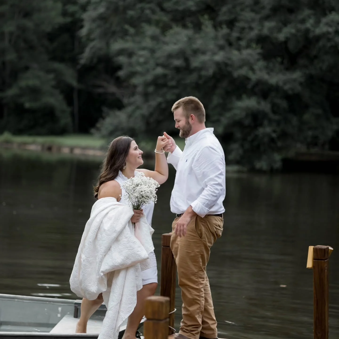 We are so in love with these gorgeous shots from Hartlee and Will's recent engagement photo session! Blue Heron Pond is the perfect location for your photos and special events! Contact us for more info at 251-599-5044 or visit blueheronpondvenue.com 