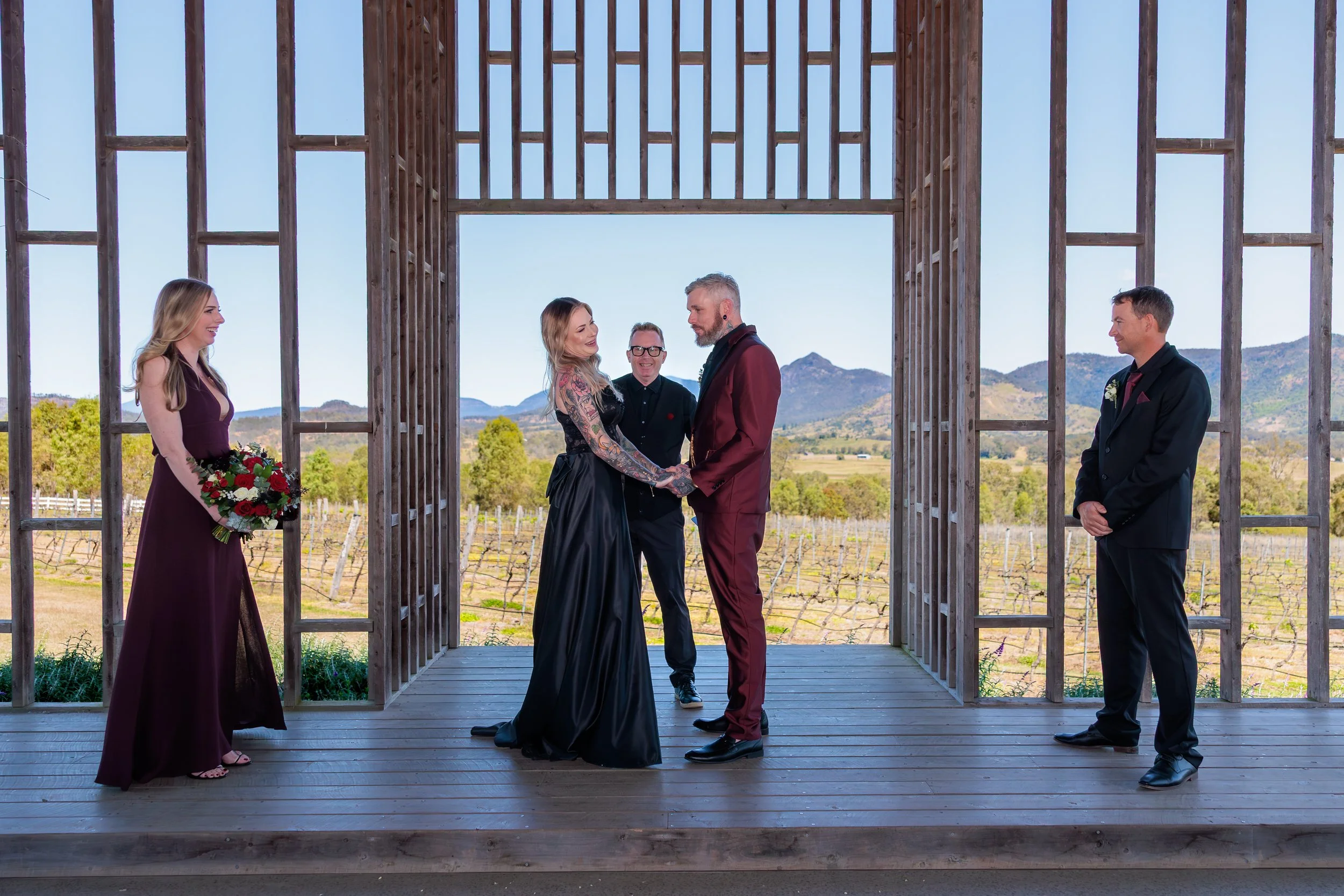 𝖦𝗅𝖾𝗇𝗇 𝖱𝗂𝗍𝖼𝗁𝗂𝖾 𝗉𝖾𝗋𝖿𝗈𝗋𝗆𝗂𝗇𝗀 𝖺 𝗐𝖾𝖽𝖽𝗂𝗇𝗀 𝖼𝖾𝗋𝖾𝗆𝗈𝗇𝗒 𝖺𝗍 𝗍𝗁𝖾 𝖪𝗈𝗈𝗋𝗈𝗈𝗆𝗉𝖺 𝖫𝖺𝗏𝖾𝗇𝖽𝖾𝗋 𝖥𝖺𝗋𝗆 𝖼𝗁𝖺𝗉𝖾𝗅 𝗂𝗇 𝗍𝗁𝖾 𝖲𝖼𝖾𝗇𝗂𝖼 𝖱𝗂𝗆.