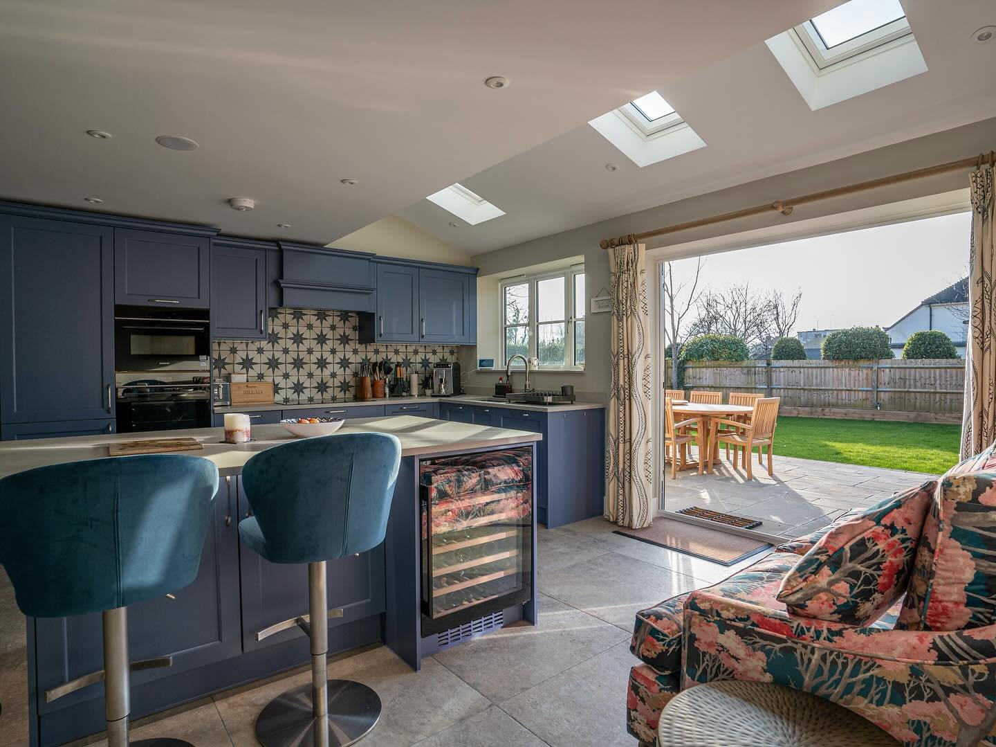It was great to pop into see our client making such great use of their new space. Doors wide open on a sunny day connecting seamlessly to the outside patio + an open plan space &amp; a cosy lounge to unwind. 

📸 @visual_peakuk 

#homesweethome #Esse