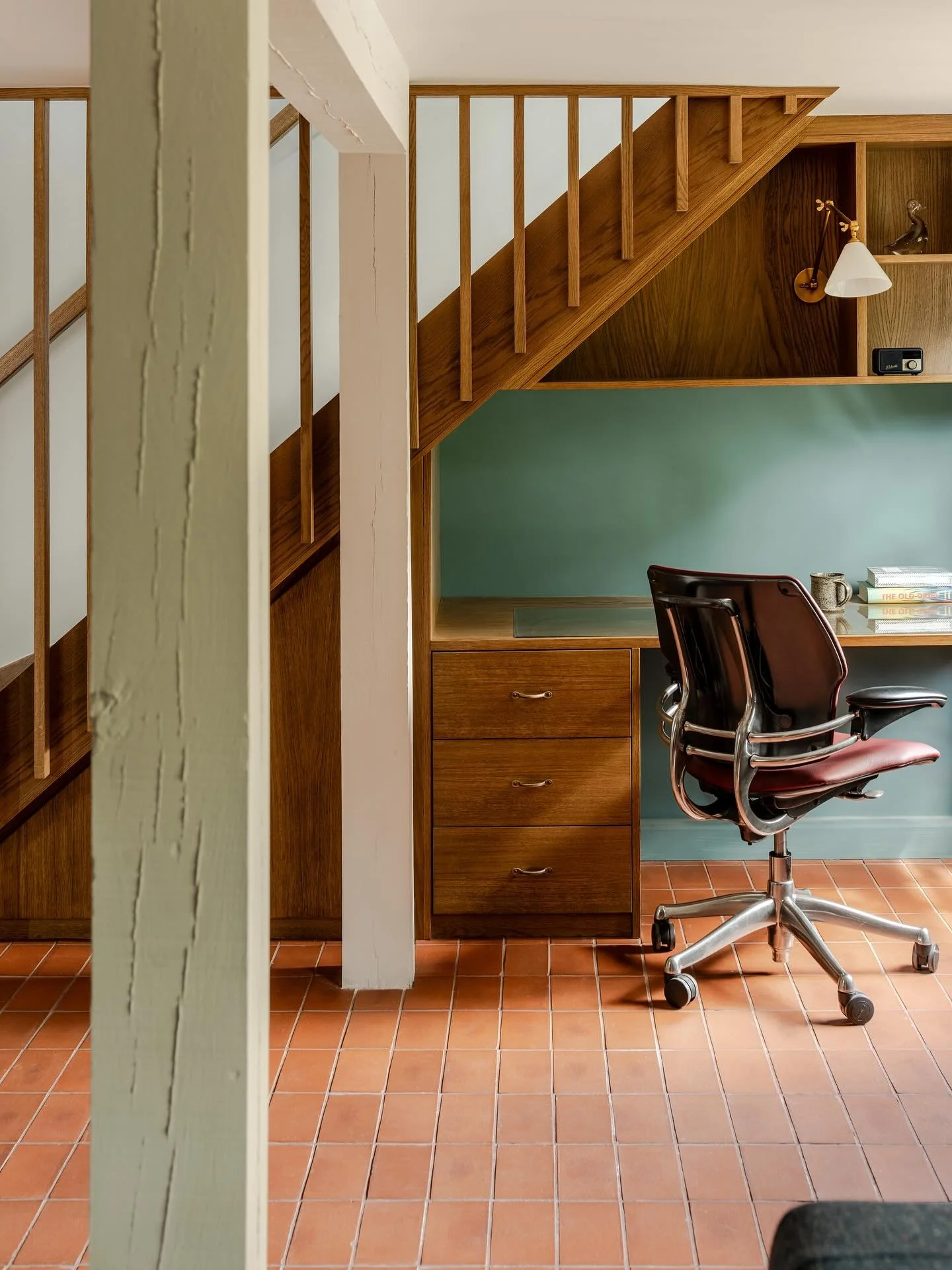 Slatted oak feature staircase with made to measure under stairs joinery at our Suffolk cottage renovation. 
Photography- @frenchandtye 
#bespokejoinery #staircase #cottage