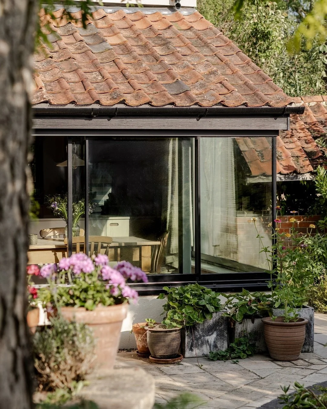 Garden views and an abundance of light. 

Bespoke @maxlightltd glazing connecting the inside out at our Suffolk Cottage project. 

📷 @frenchandtye 
#ProjectNineProperty #TheCottage #ProjectNineBespoke #SustainableDesign