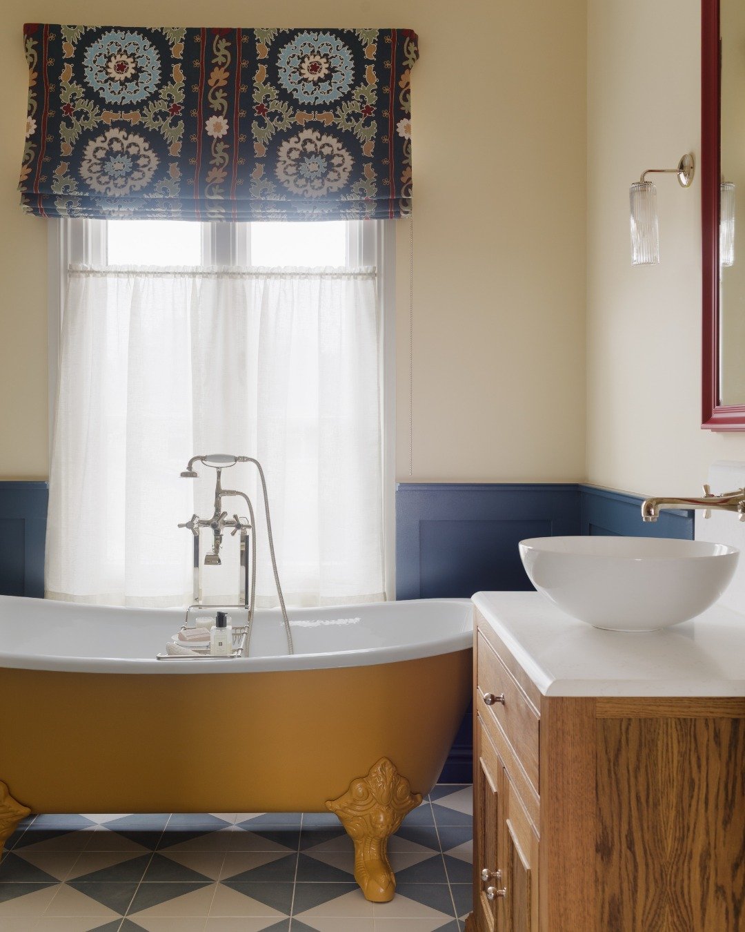 A Dorset House bathroom with a sunshine-yellow roll-top bath and original arched stained-glass doorway. Swipe to the end to see how it looked before.

📷 @anyarice 

#bathroom #renovation #periodrestoration #projectnine