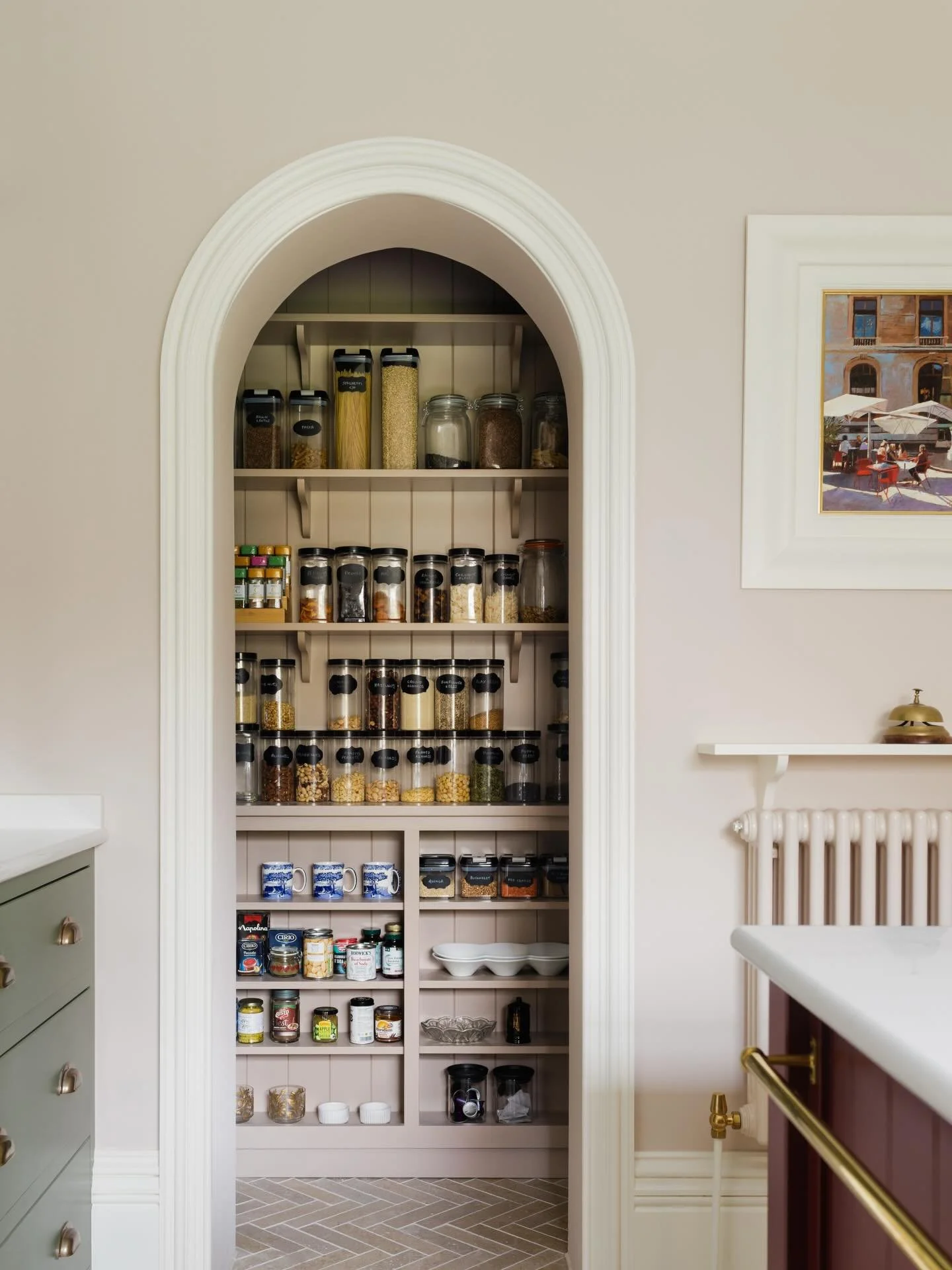 Everyone needs a pantry transformation like this&hellip; 

Photography - @anyarice 
Floor tiles - @quornstoneofficial 

#pantry #arches #transformation