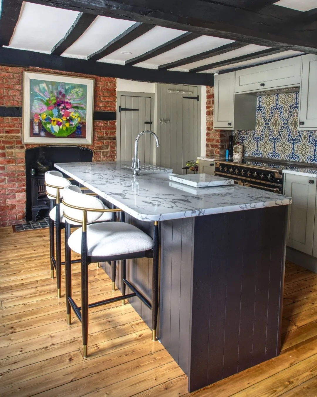 The result. The process. The original | Manningtree ✨

This Grade II listed home has been carefully reworked to better support modern day living, while preserving the charm and craftsmanship that make the property so special.

Swipe to see the transf