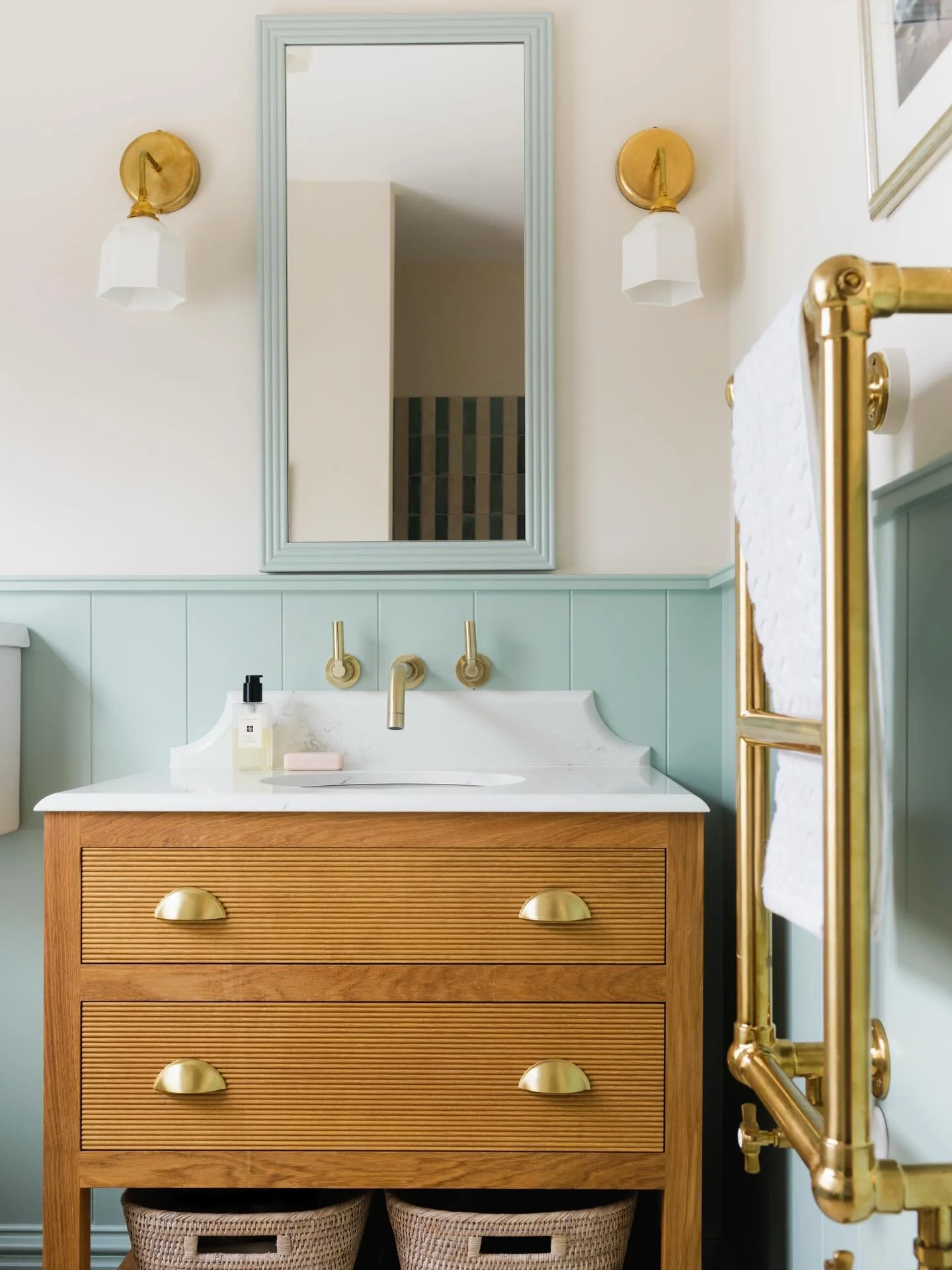 Detailed images by @anyarice capturing the creation of a new master en-suite as part of a recent grade 2 listed full home renovation. 

High-end product details below:

2 drawer reeded vanity @parkerhowley_n_co 

Curzon heated towel rail @lussostone 