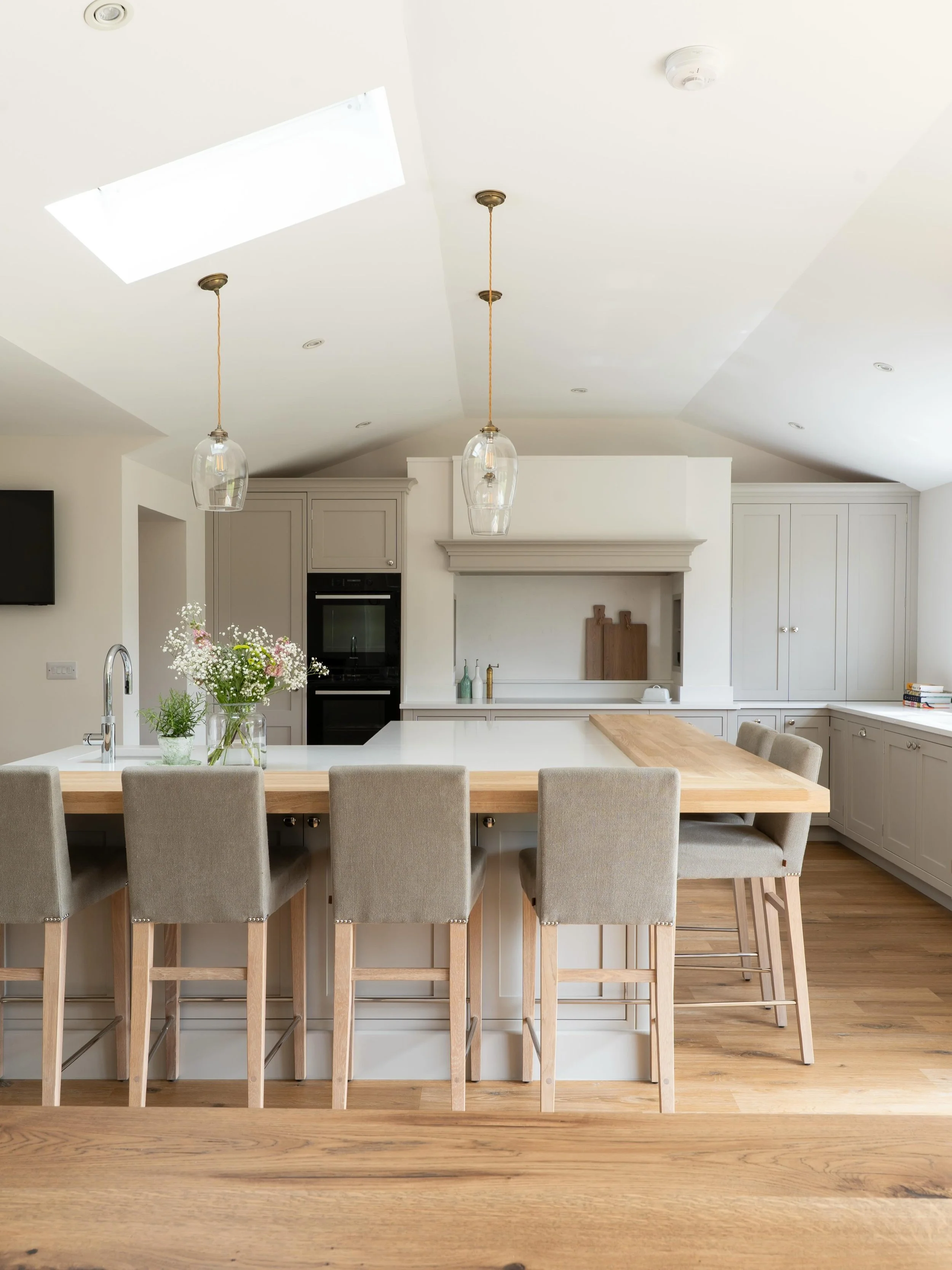 Before &amp; afters - This kitchen was always going to be the heart of the home.

Extending out into the new extension, it&rsquo;s been designed to feel open, calm, and easy to live in. The kitchen by @davonport_interiors balances practicality with a