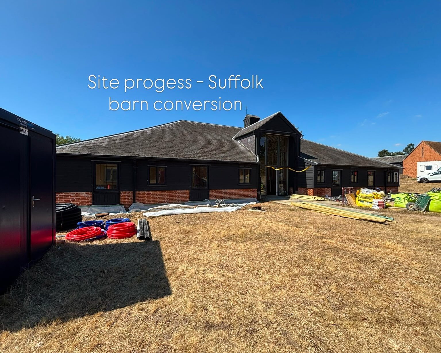 Currently on site with @courtauld_and_co converting a grade II-listed barn in the Suffolk countryside. 

#siteprogress #construction #barnconversion #suffolk