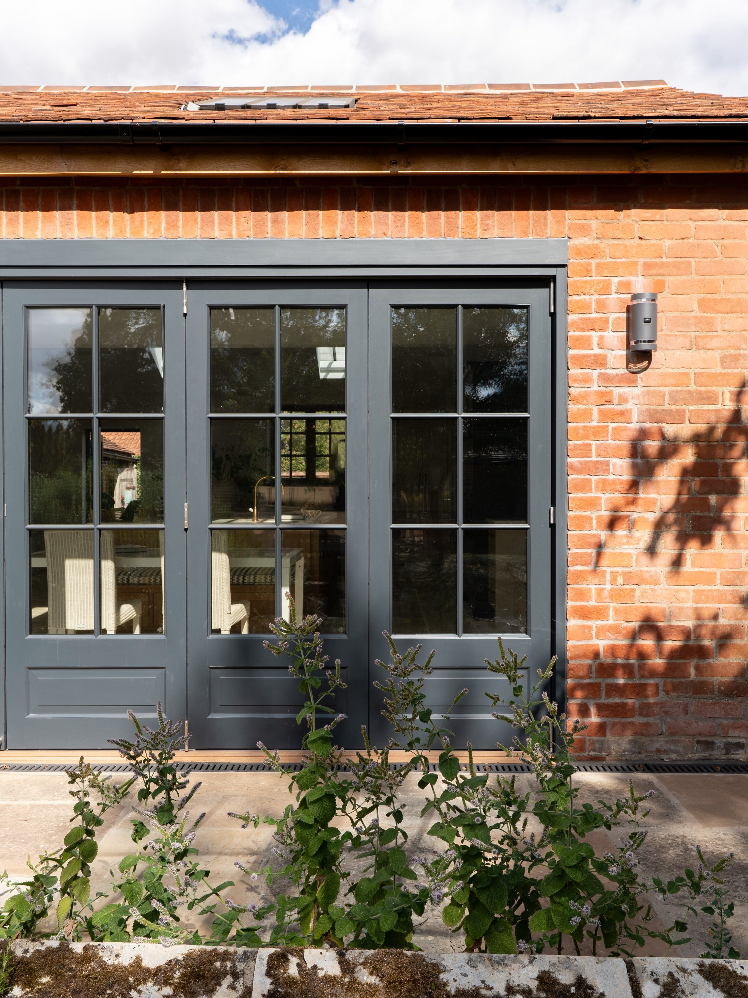 Lavenham Project | Exterior Details

A closer look at the exterior of the reconstructed extension, bringing together traditional detailing with modern performance.

Featuring bespoke timber doors by @churchillbros &amp; conservation rooflights by @th