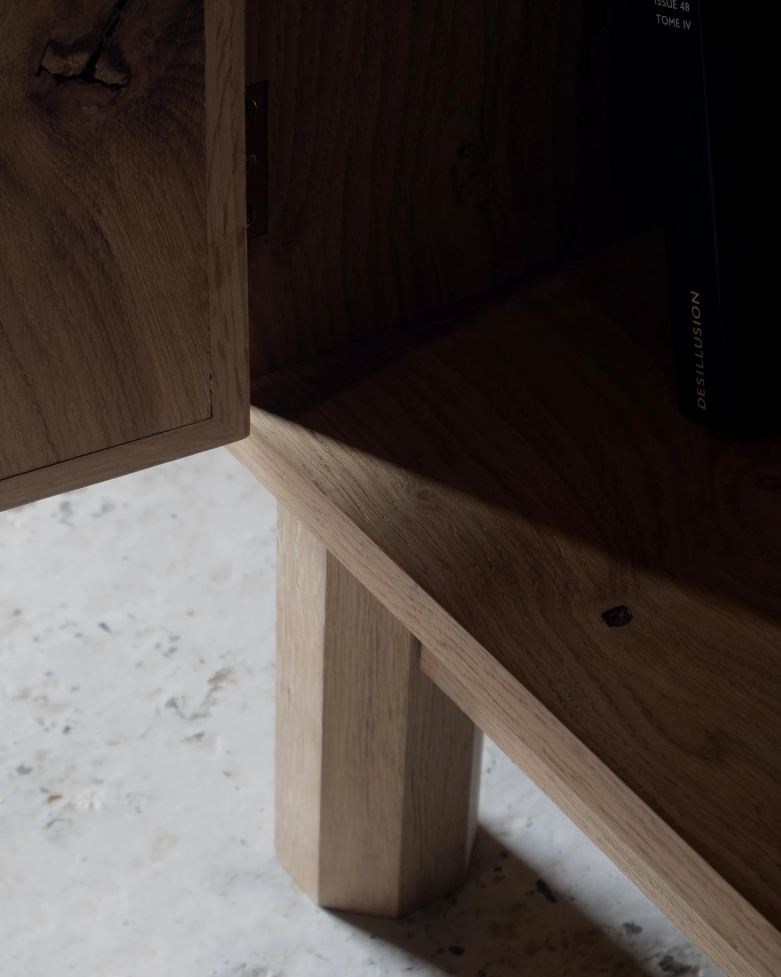 Handcrafted Flauta cabinet in solid oak with fluted front panels, natural and fumed oak contrast, brass detailing, and octagonal legs