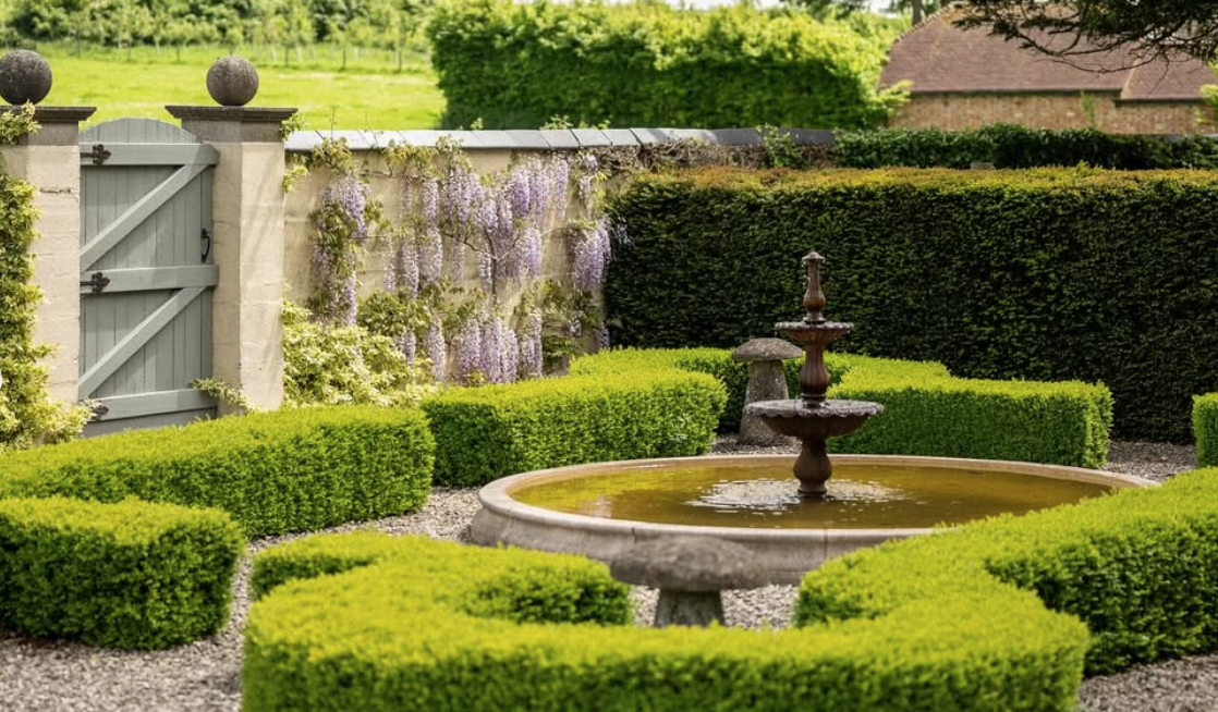 Join our yearly Sunkiss Yoga retreats in Spain. Filled withg soulful experiences, feel-good yoga, relaxing sound baths and nourishing food. Relax, recharge and remind yourself how it feels to be alive.