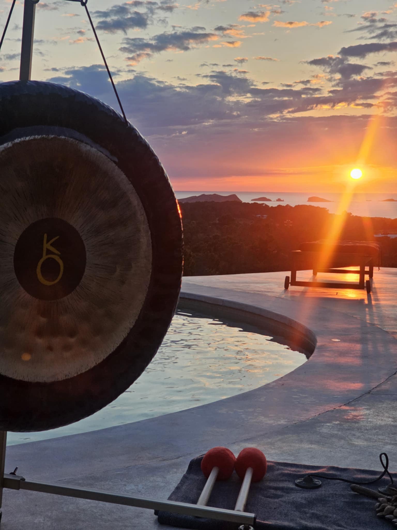 Sunkiss Yoga Retreats in Spain blend yoga and meditation in Spain, sound baths, and Mediterranean meals for a truly soulful escape. Join a Spanish Yoga Retreat or Sound Healing Retreat Spain and experience deep wellness, rest, and connection.