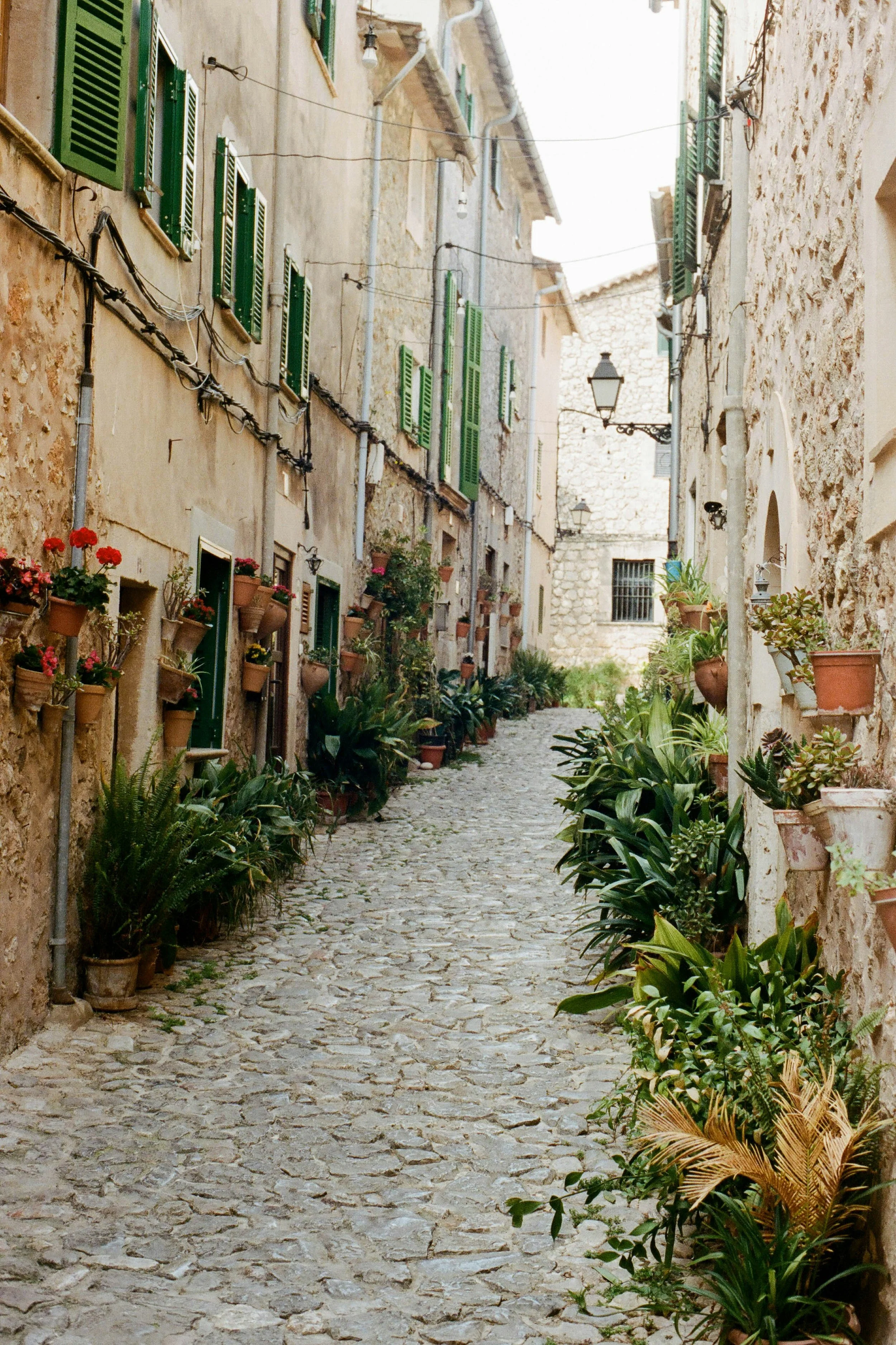 Join a Spanish Yoga Retreat designed for deep rest and renewal. Experience yoga and meditation in Spain, sound baths, Mediterranean meals, and true wellness. Sunkiss offers Yoga Retreats in Spain and Sound Healing Retreats Spain for soulful seekers.