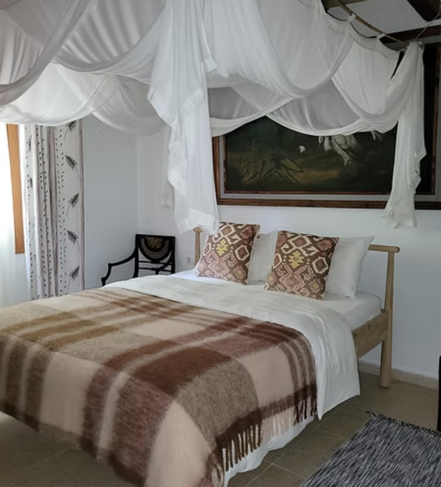 Sunkiss Yoga Retreats in Spain blend yoga and meditation in Spain, sound baths, and Mediterranean meals for a truly soulful escape. Join a Spanish Yoga Retreat or Sound Healing Retreat Spain and experience deep wellness, rest, and connection.