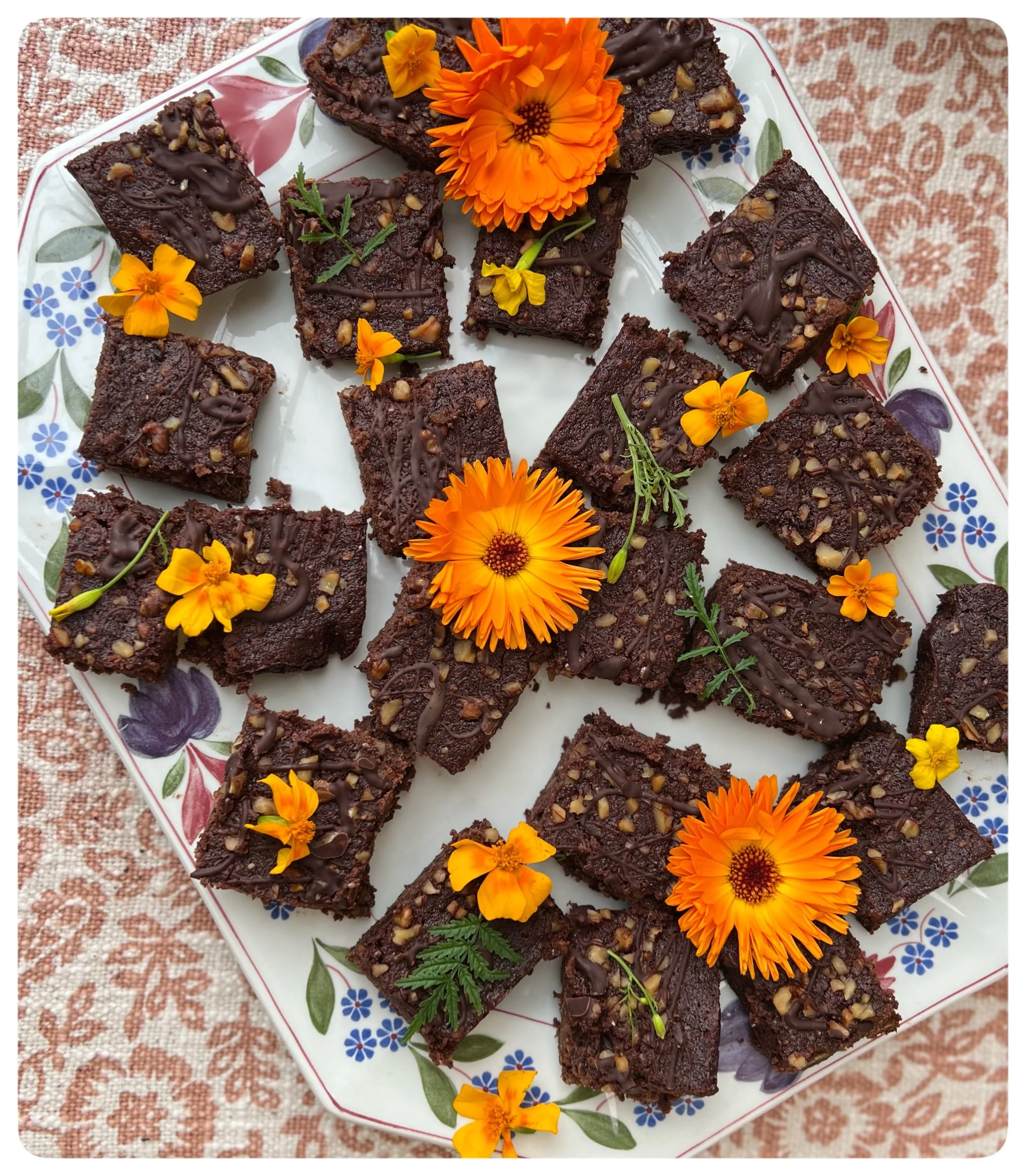 Join our yearly Sunkiss Yoga retreats in Spain. Filled withg soulful experiences, feel-good yoga, relaxing sound baths and nourishing food. Relax, recharge and remind yourself how it feels to be alive.