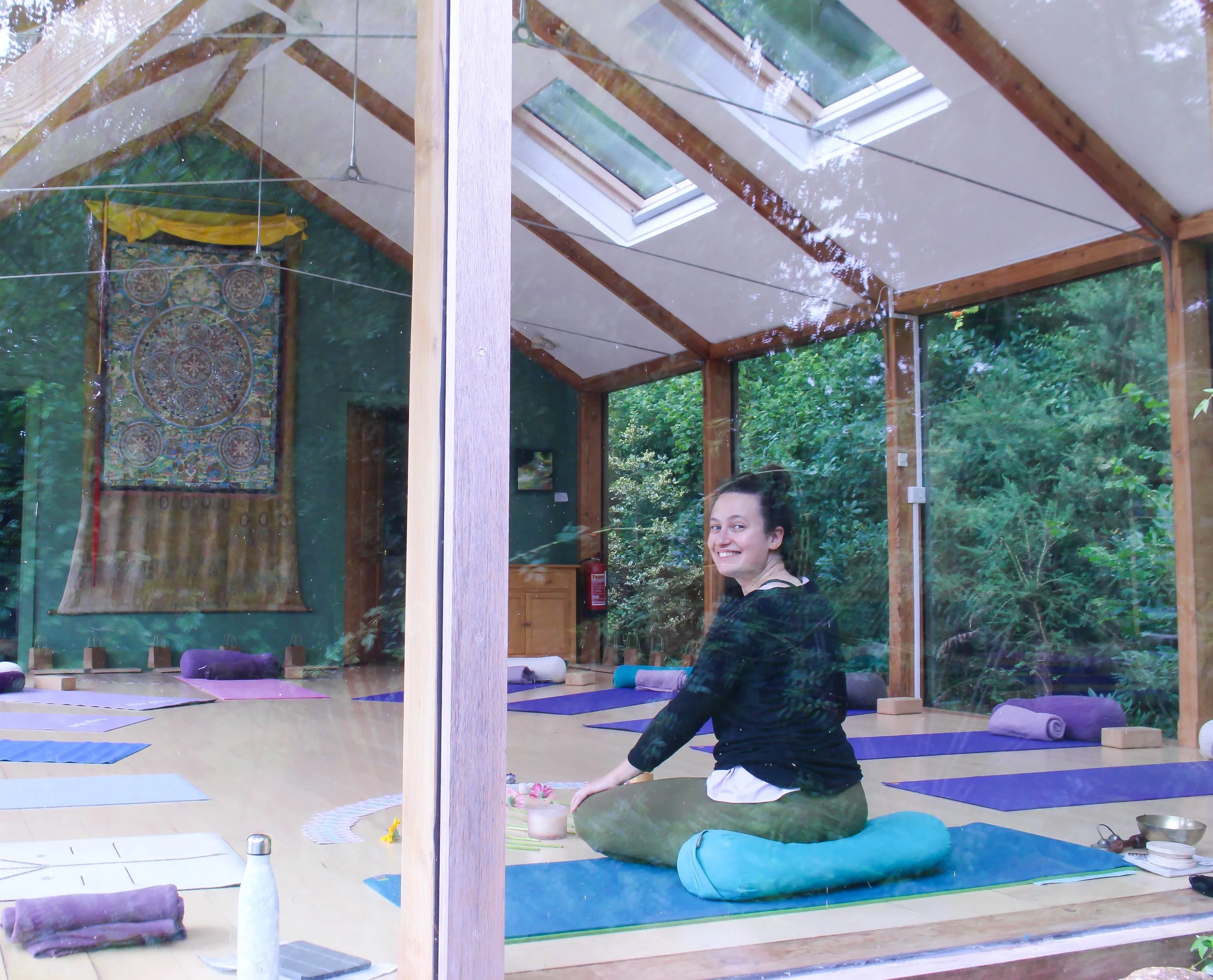 Join our yearly Sunkiss Yoga retreats in Spain. Filled withg soulful experiences, feel-good yoga, relaxing sound baths and nourishing food. Relax, recharge and remind yourself how it feels to be alive.