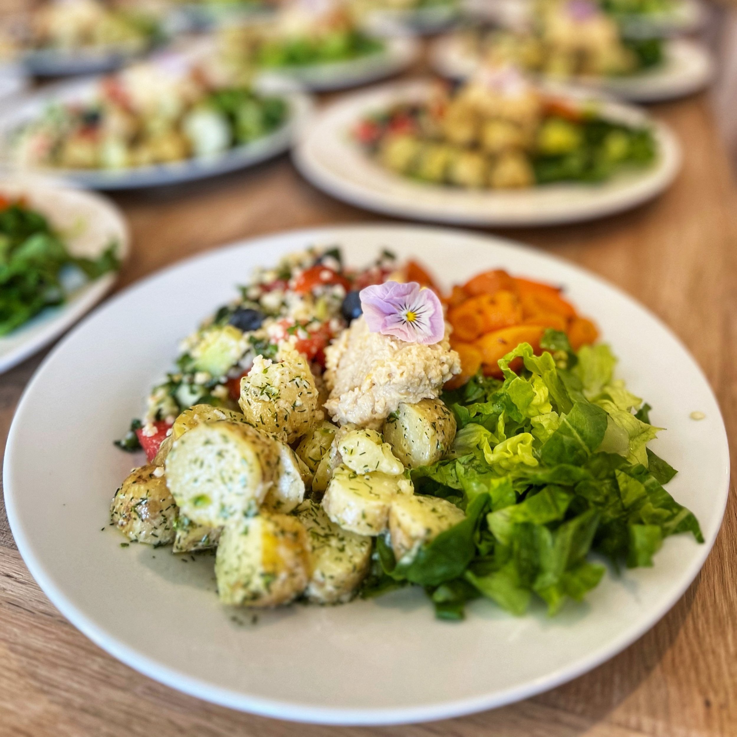 Join our yearly Sunkiss Yoga retreats in Spain. Filled withg soulful experiences, feel-good yoga, relaxing sound baths and nourishing food. Relax, recharge and remind yourself how it feels to be alive.