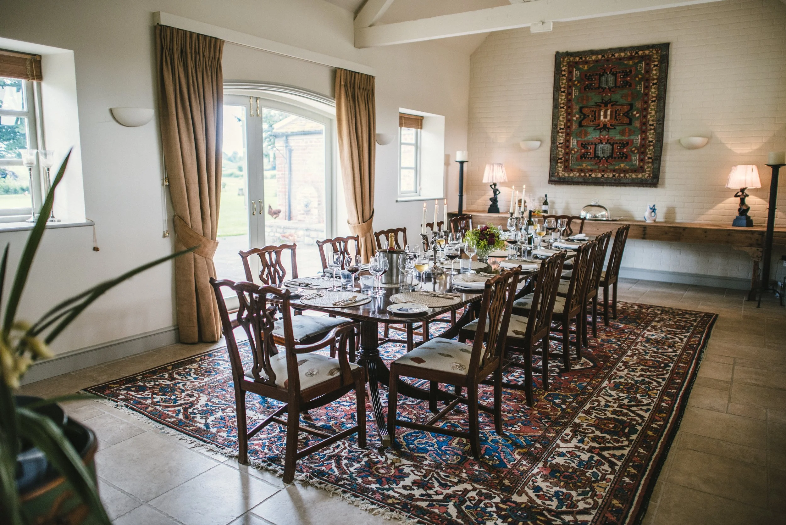 Join our yearly Sunkiss Yoga retreats in Spain. Filled withg soulful experiences, feel-good yoga, relaxing sound baths and nourishing food. Relax, recharge and remind yourself how it feels to be alive.