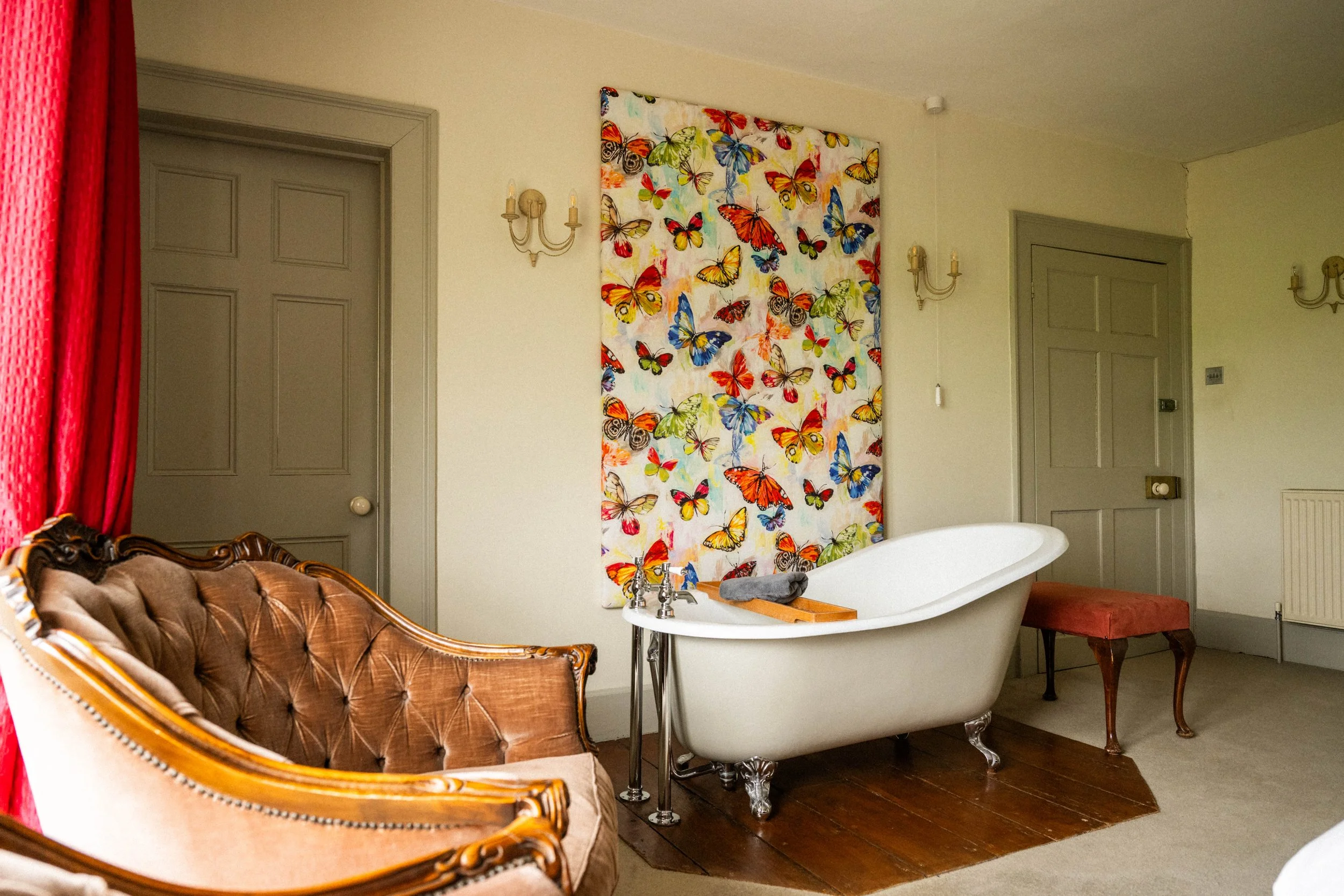 Join our yearly Sunkiss Yoga retreats in Spain. Filled withg soulful experiences, feel-good yoga, relaxing sound baths and nourishing food. Relax, recharge and remind yourself how it feels to be alive.