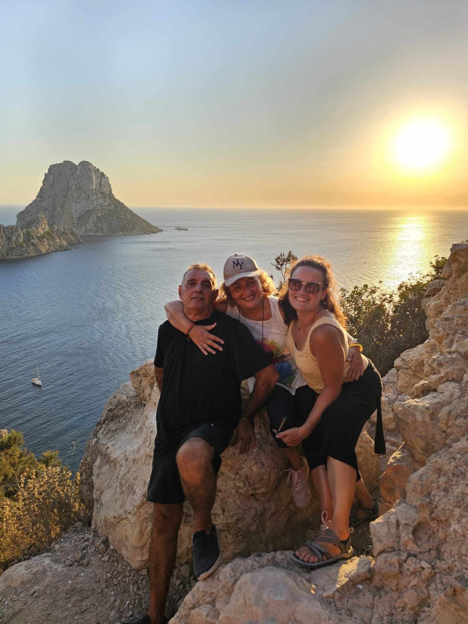 Sunkiss Yoga Retreats in Spain blend yoga and meditation in Spain, sound baths, and Mediterranean meals for a truly soulful escape. Join a Spanish Yoga Retreat or Sound Healing Retreat Spain and experience deep wellness, rest, and connection.