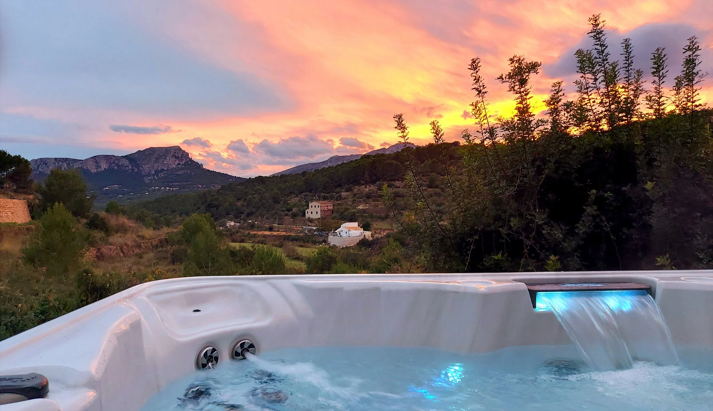 Sunkiss Yoga Retreats in Spain blend yoga and meditation in Spain, sound baths, and Mediterranean meals for a truly soulful escape. Join a Spanish Yoga Retreat or Sound Healing Retreat Spain and experience deep wellness, rest, and connection.