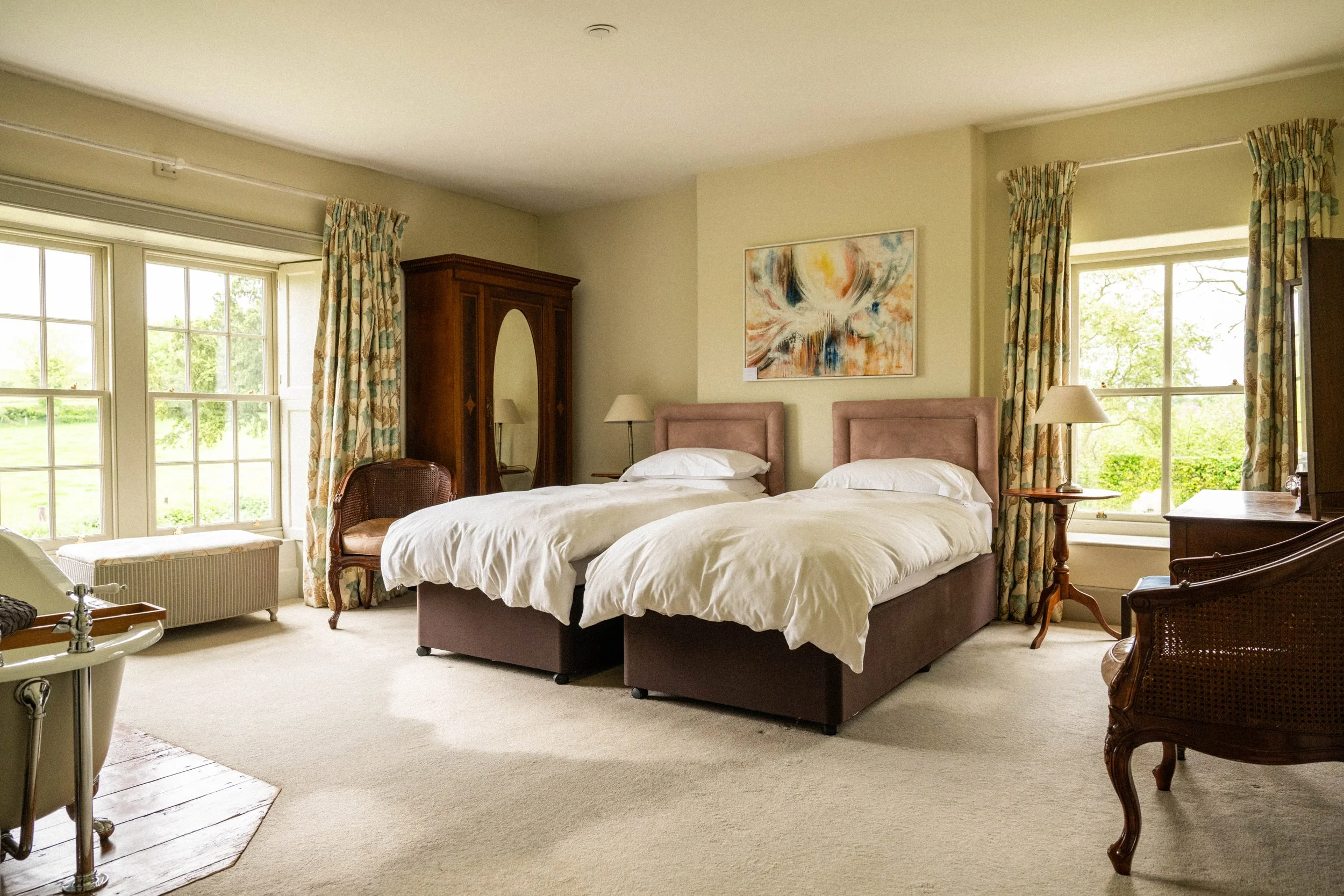 Join our yearly Sunkiss Yoga retreats in Spain. Filled withg soulful experiences, feel-good yoga, relaxing sound baths and nourishing food. Relax, recharge and remind yourself how it feels to be alive.