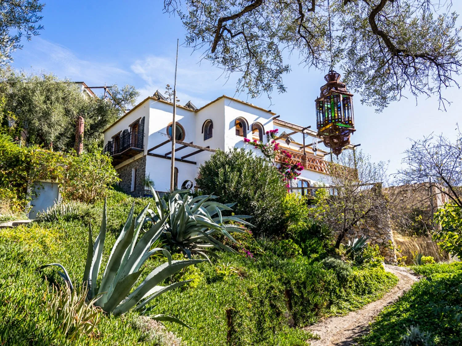 Sunkiss Yoga Retreats in Spain blend yoga and meditation in Spain, sound baths, and Mediterranean meals for a truly soulful escape. Join a Spanish Yoga Retreat or Sound Healing Retreat Spain and experience deep wellness, rest, and connection.