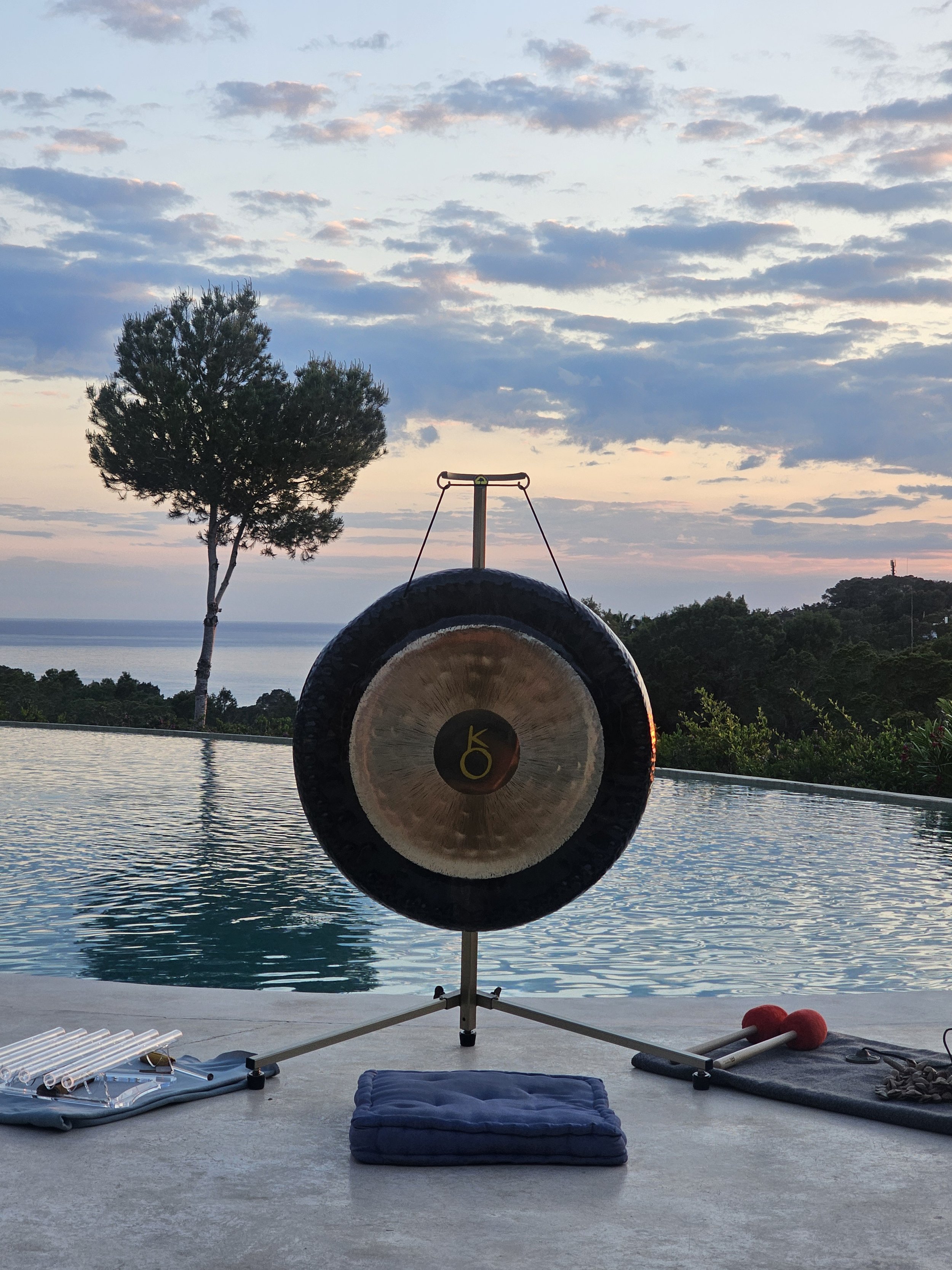 Sunkiss Yoga Retreats in Spain blend yoga and meditation in Spain, sound baths, and Mediterranean meals for a truly soulful escape. Join a Spanish Yoga Retreat or Sound Healing Retreat Spain and experience deep wellness, rest, and connection.