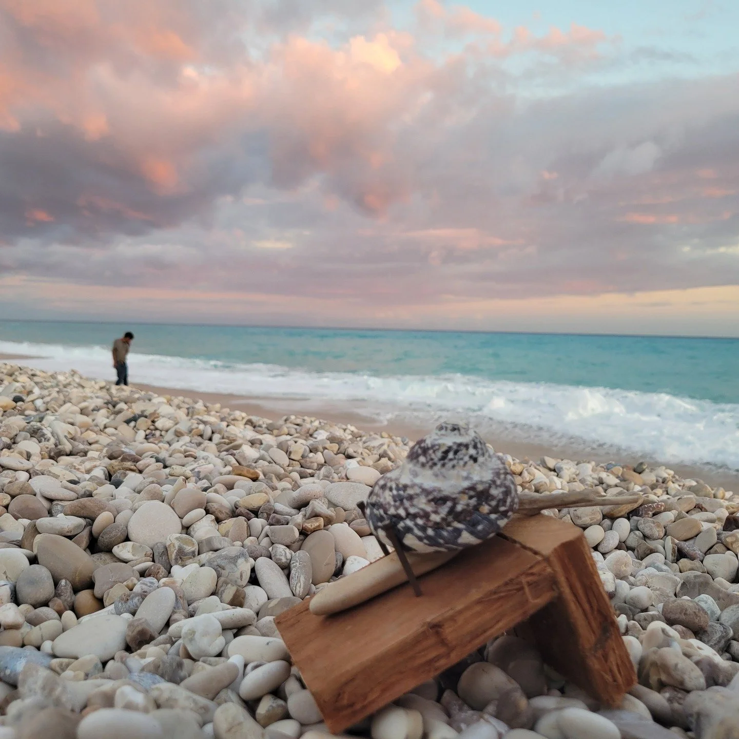 Snail Time

A highlight of a refreshing, family-induced three weeks in the Dominican Republic was the coming together of this Snail Sundial. Travelling on solo to the quaint seaside town of Los Patos, and buoyed by a free lunch from the beachside res