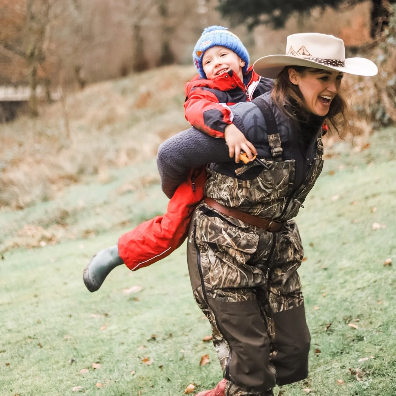 When the carousel is in no particular order but captures everything wonderful about our weekend with good friends at @broichhouse 🏔️ 🏴󠁧󠁢󠁳󠁣󠁴󠁿 🎣 🥂

Thank you @pheasantfeatherart for organising a weekend that was so good for the soul. 

#scotl