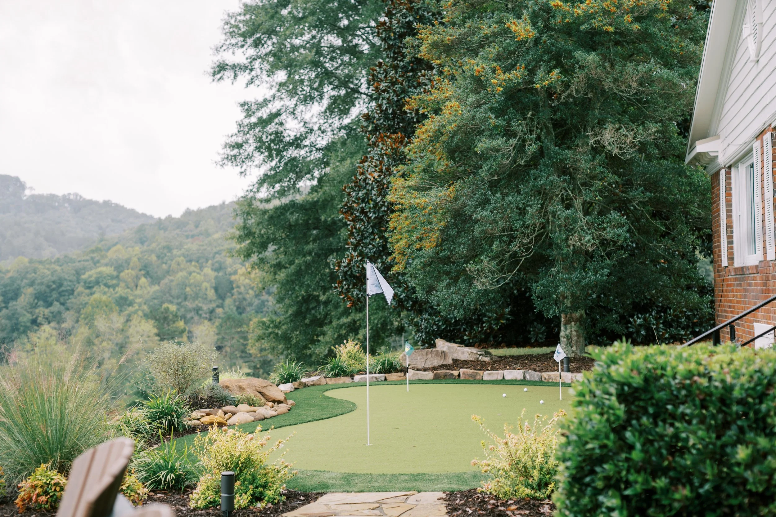 Manicured golf green and gardens at Southern Tree Plantation wedding venue in Blairsville, Georgia
