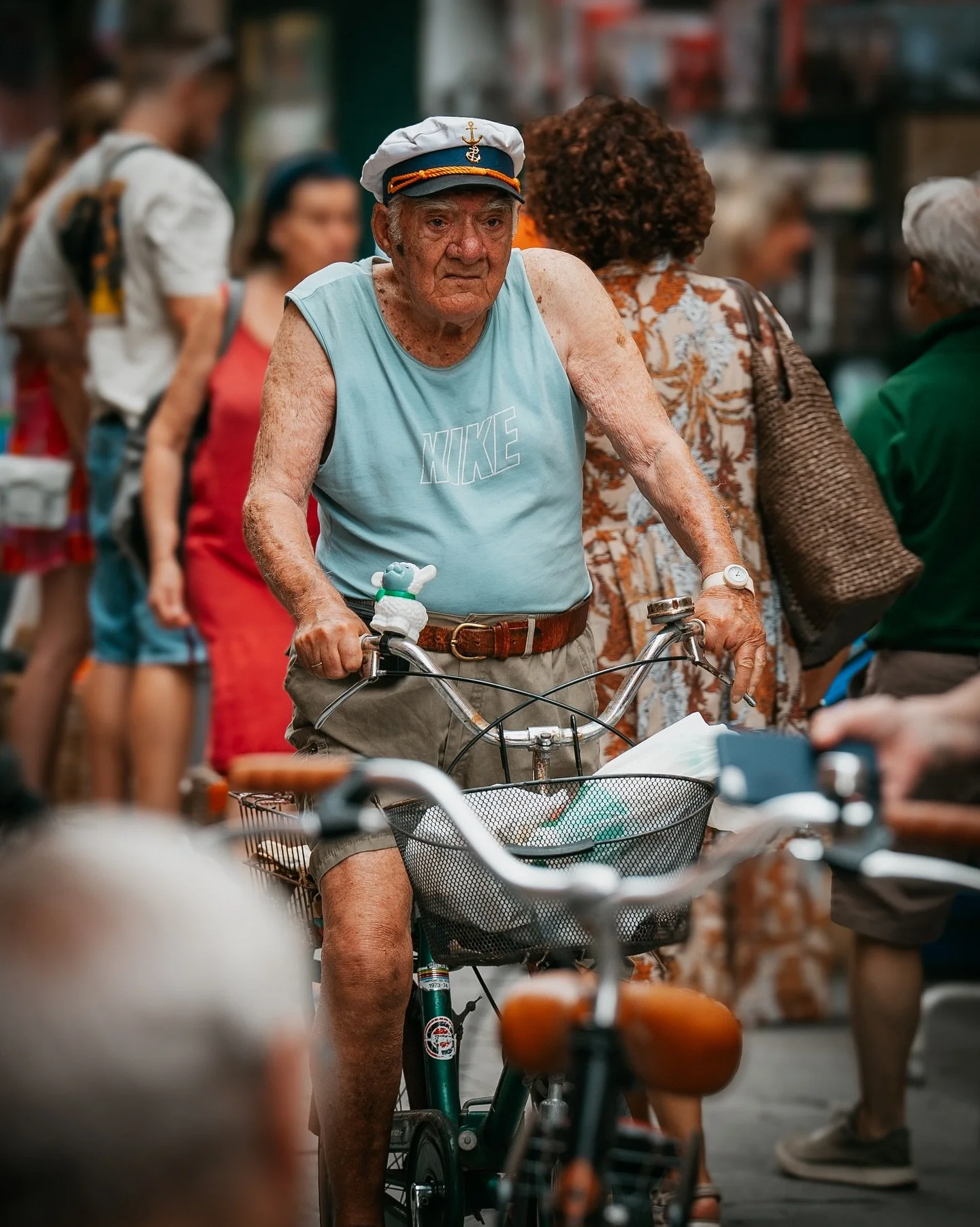 Wandering below, dreaming above. 
This place really is magic. 🇮🇹