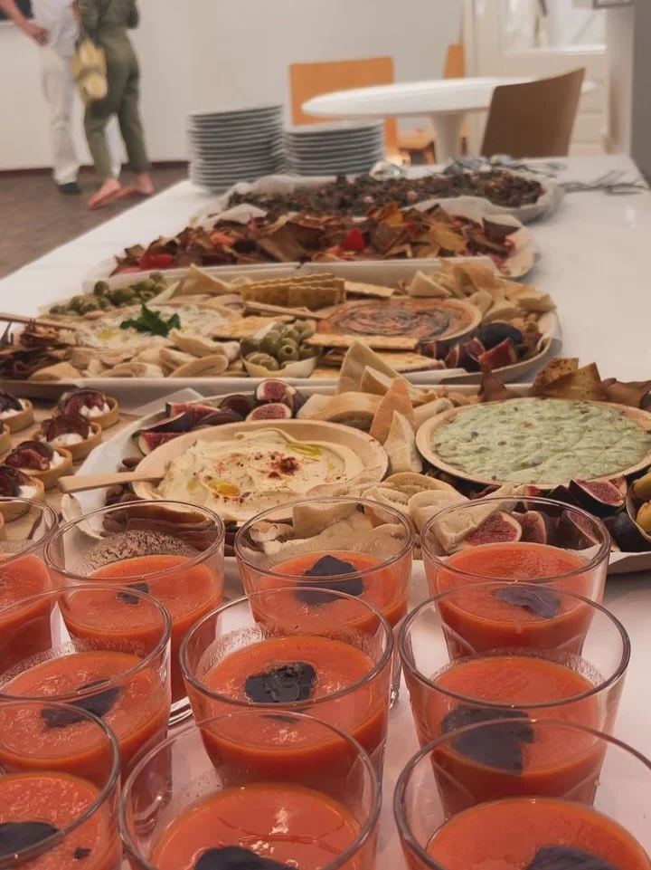 πPomelo Platters at @gerhardhoflandamsterdam 
To celebrate the opening of the “Day and Night” exhibition by @lievenhendriks, we were delighted to present our signature Pomelo Platters for lunch.
π¨ Art and food together just make the p