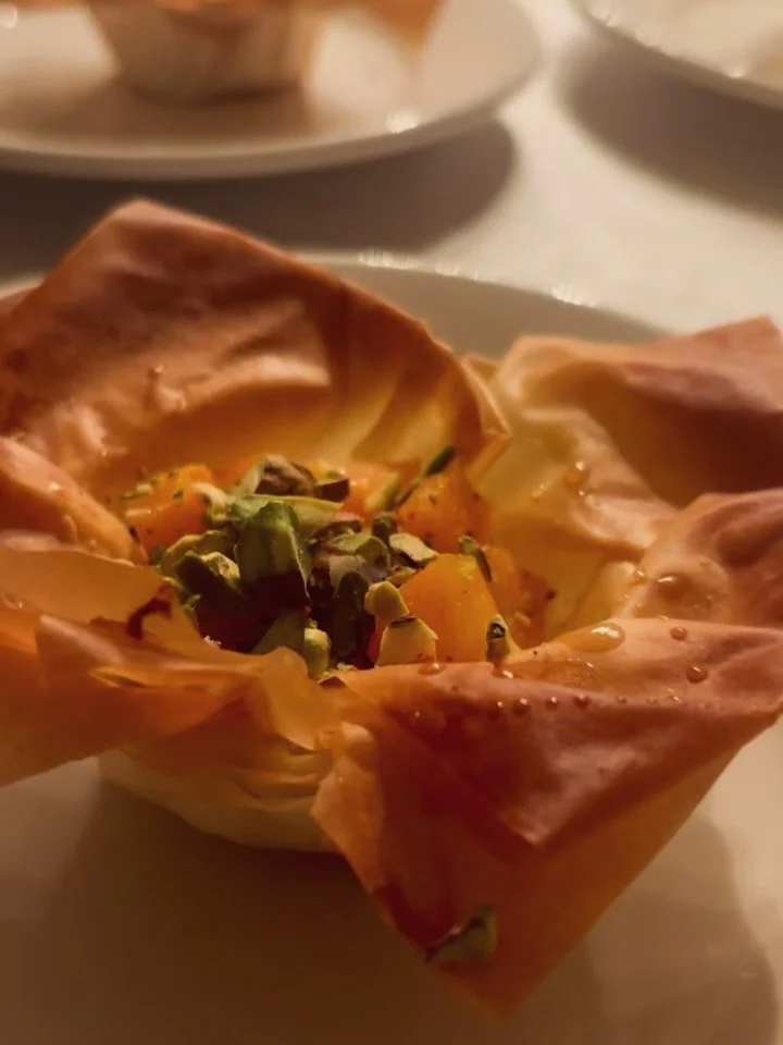 π©‍π³ An intimate private dining, set in the heart of the Amsterdam canal district. 
π½οΈ Featuring our signature cured salmon, burrata puttanesca, herby leeks, pumpkin filo pastries, and a rich chocolate mousse to finish.
π« Celebrating a speci