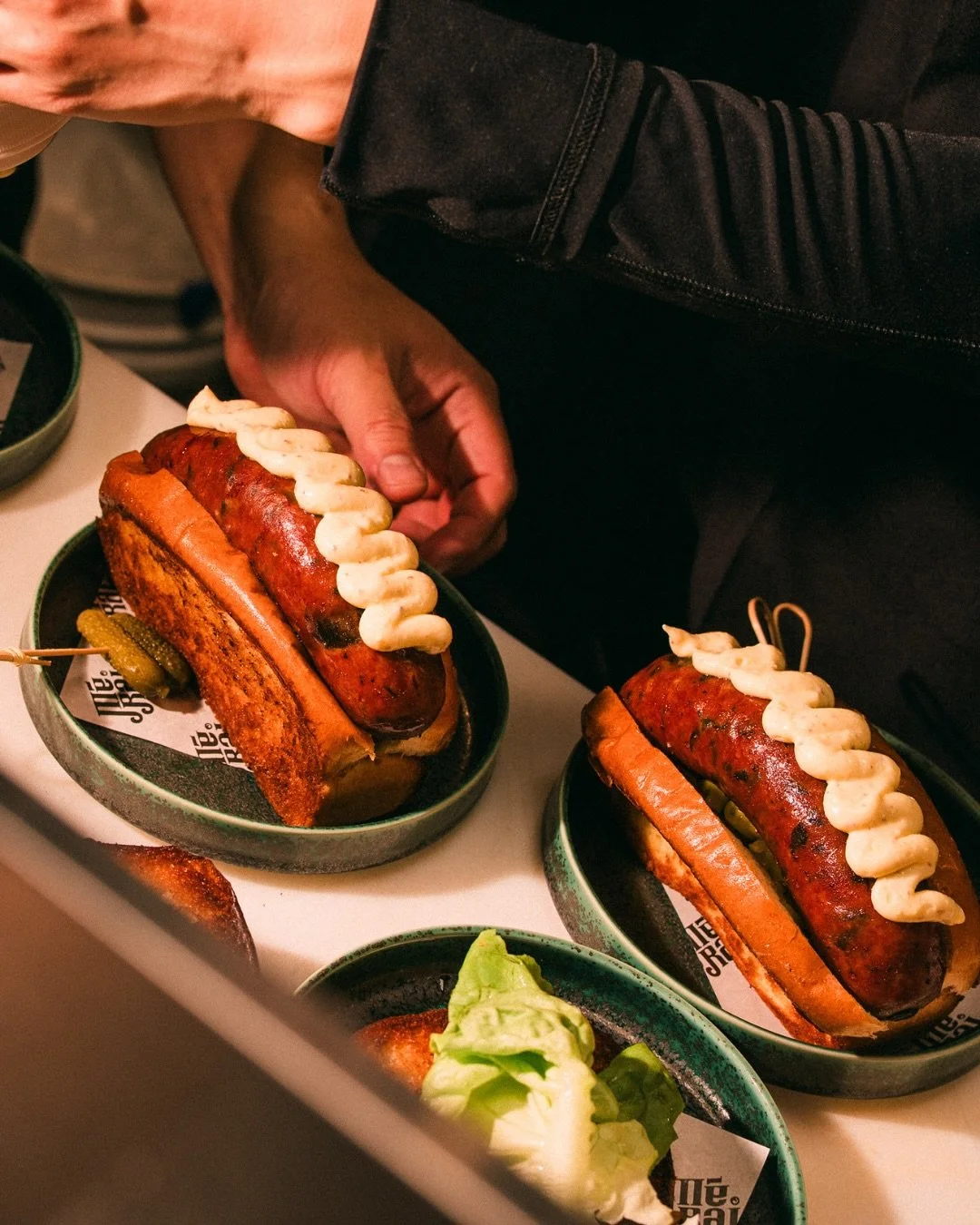 The one everyone keeps coming back for 🌭

HOT DOG &mdash; krapaw sausage, salted yolk mayo, and caramelized basil onion.

📷: @cmcintoshphoto

#meraibar #elevateddivebar #bostonbars #bostoneats #bostonfoodies #bostoncocktails #brooklinevillage