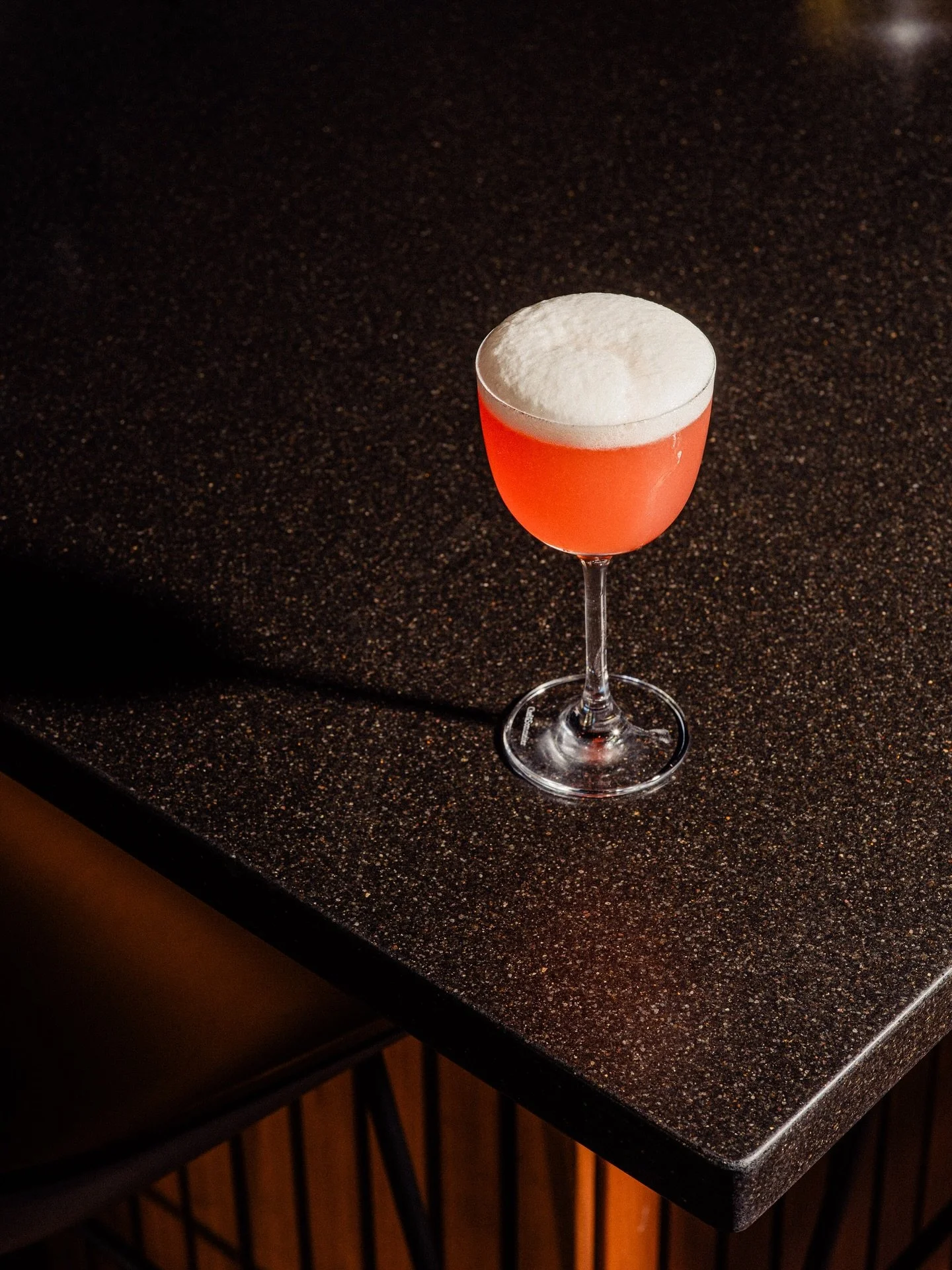 Meet one of our crowd favorites: SOBER OPERA 🌹

Citadelle gin / St. Germaine / Rose lychee honey foam

📷:&nbsp;@cmcintoshphoto

#meraibar&nbsp;#elevateddivebar&nbsp;#bostonbars&nbsp;#bostoneats&nbsp;#bostonfoodies&nbsp;#bostoncocktails&nbsp;#brookl