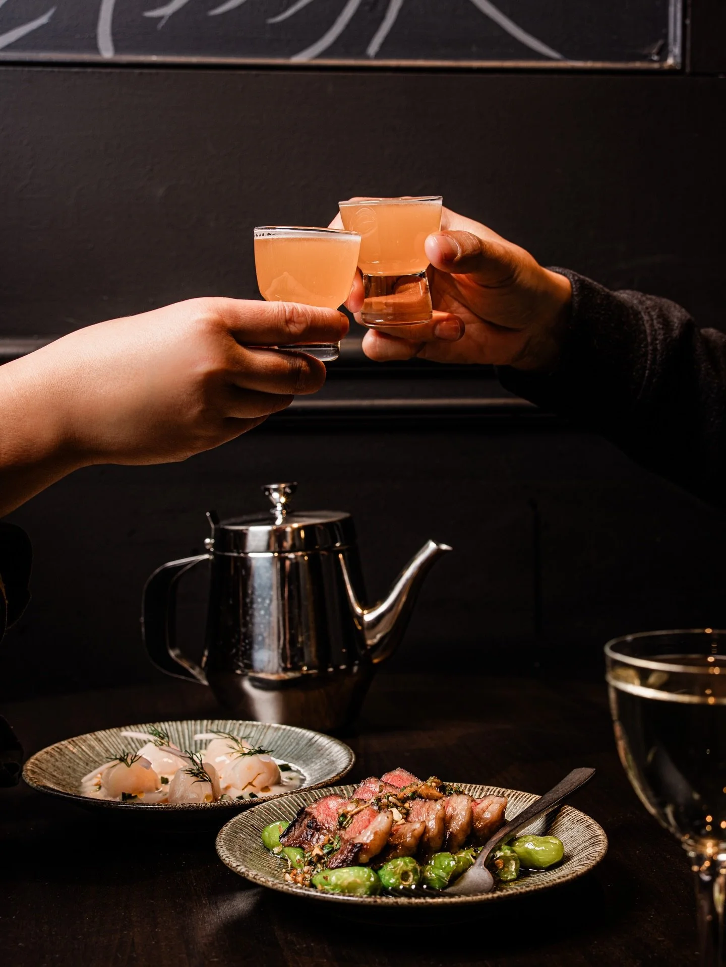 Definitely not your regular tea 🫖🍸

COLD TEA | reyka vodka / black tea / st.germain / ginger

📷 @cmcintoshphoto 

#meraibar&nbsp;#elevateddivebar&nbsp;#bostonbars&nbsp;#bostoneats&nbsp;#bostonfoodies&nbsp;bostoncocktails&nbsp;brooklinevillage