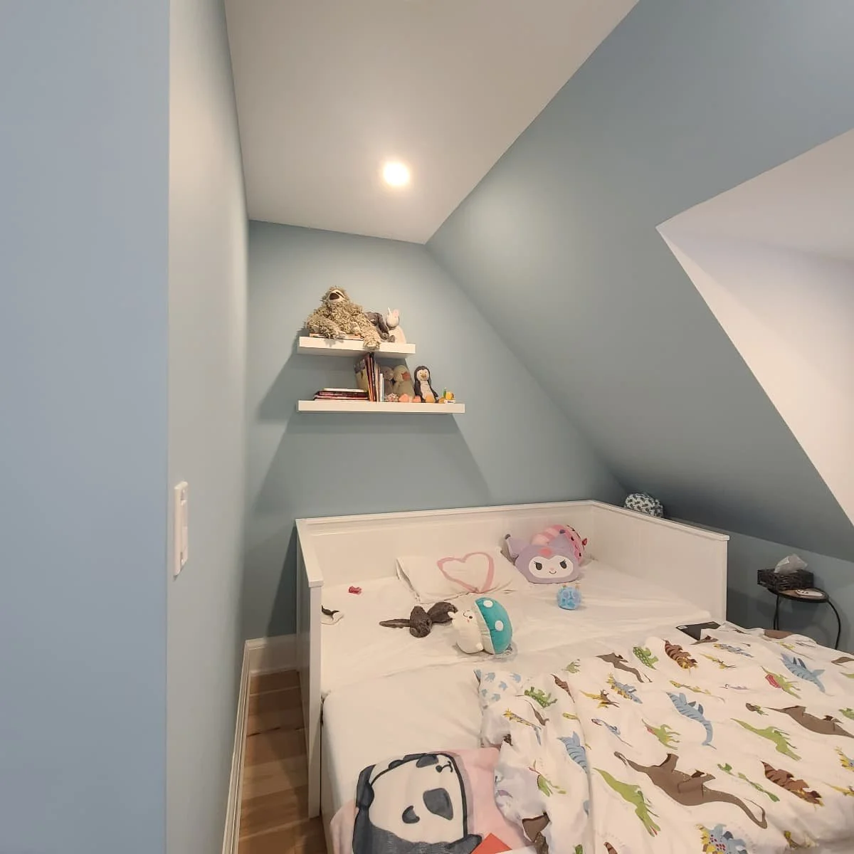 kids blue bedroom.jpg