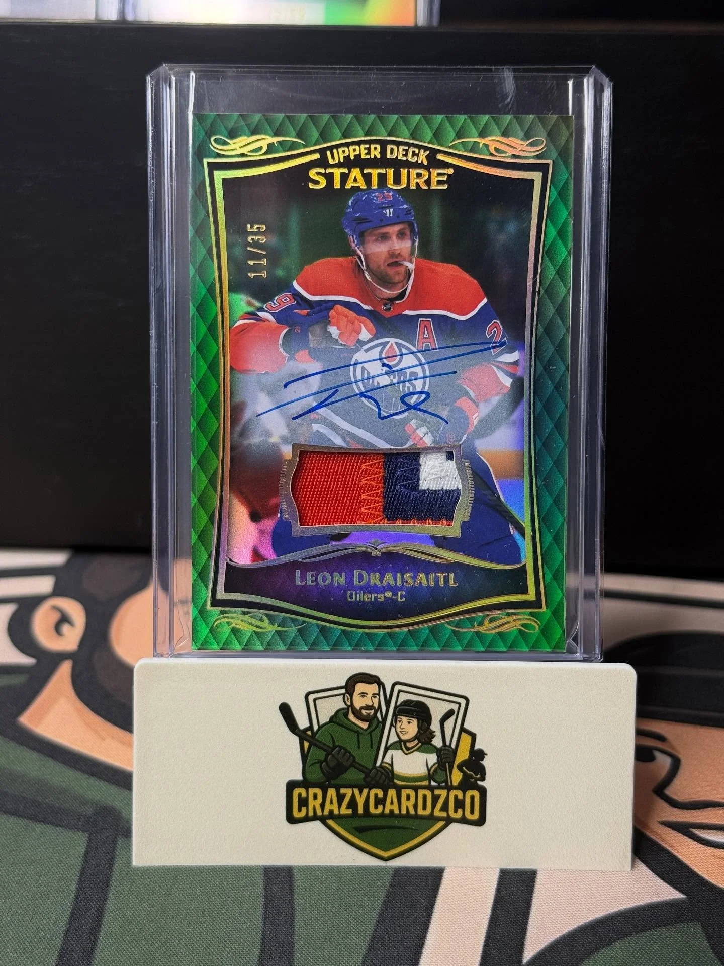 #HolyMacaroni back-to-back fire! π₯
Yesterday’s Celebrini rookie & Leon Draisaitl Patch Auto /35 were straight heat… and we’re just getting warmed up.
We’re live again today at 11:30AM CT with more Stature, Black Diamond