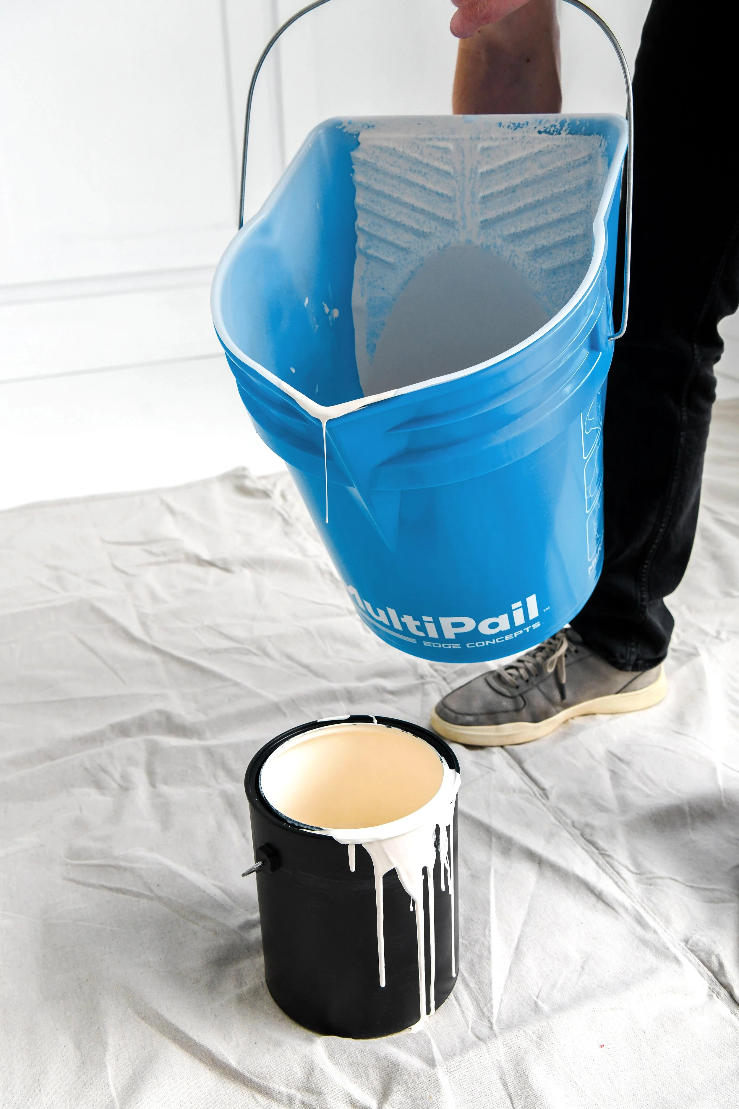 ART.MultiPail_ProductInUse_Pour&Liner_EdgeConcepts_03(199)_RGB.jpg