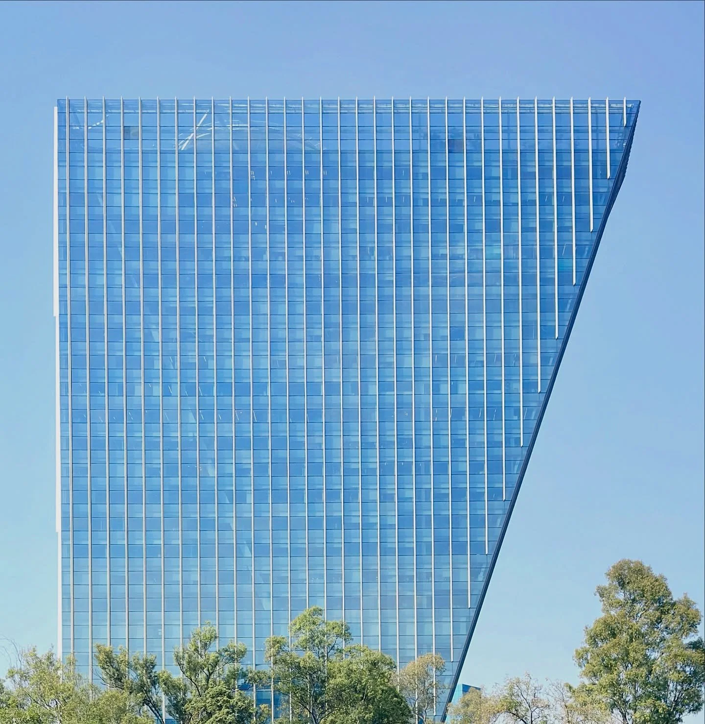 Striking modern architecture in CDMX &mdash; a perfect blend of glass, light, and geometry. This innovative skyscraper reshapes the city skyline with elegance and precision. 
.
.
.
#CDMX #Architecture #Design #UrbanStyle #MexicoCity