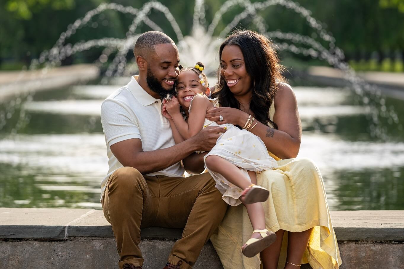 Blooming flowers, warmer days, and sweet family moments &mdash; spring looks good on them.&hearts;️💫

#springphotoshoot #familyphotography #outdoorphotosession #springfamilyphotos #familytime #candidmoments #goldenhourmagic #springportraits #blooman